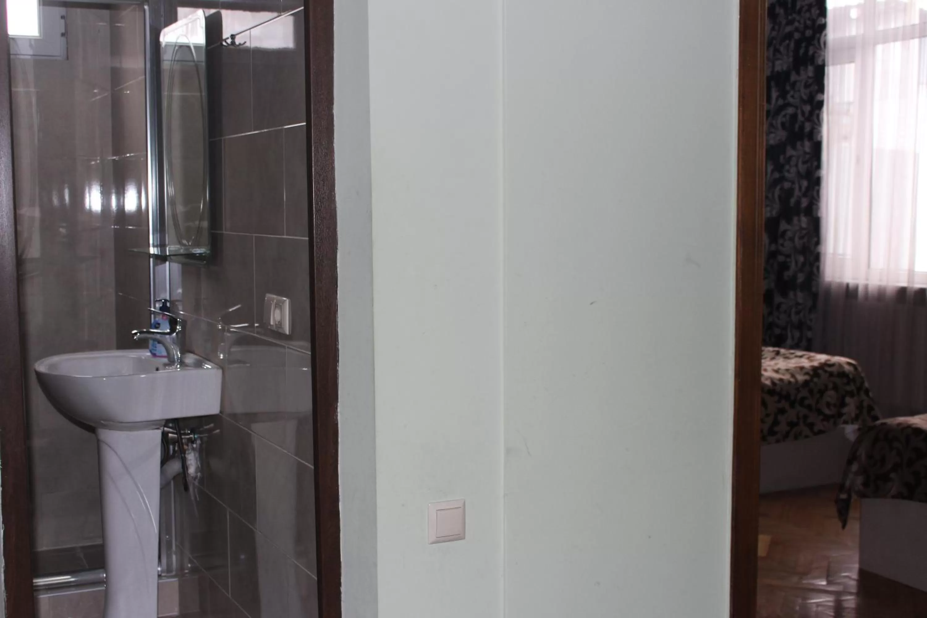 Bathroom in CATTALEYA