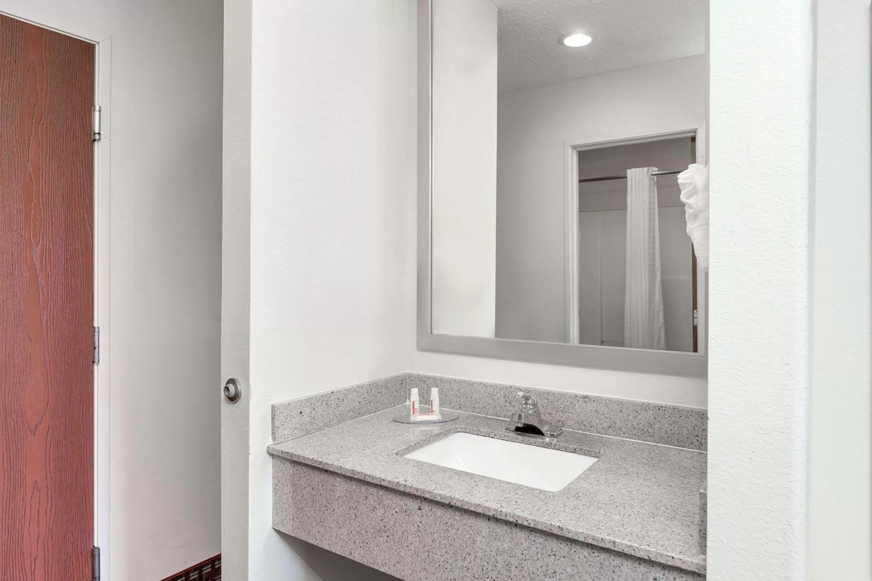 Bathroom in Howard Johnson by Wyndham Scott Lafayette