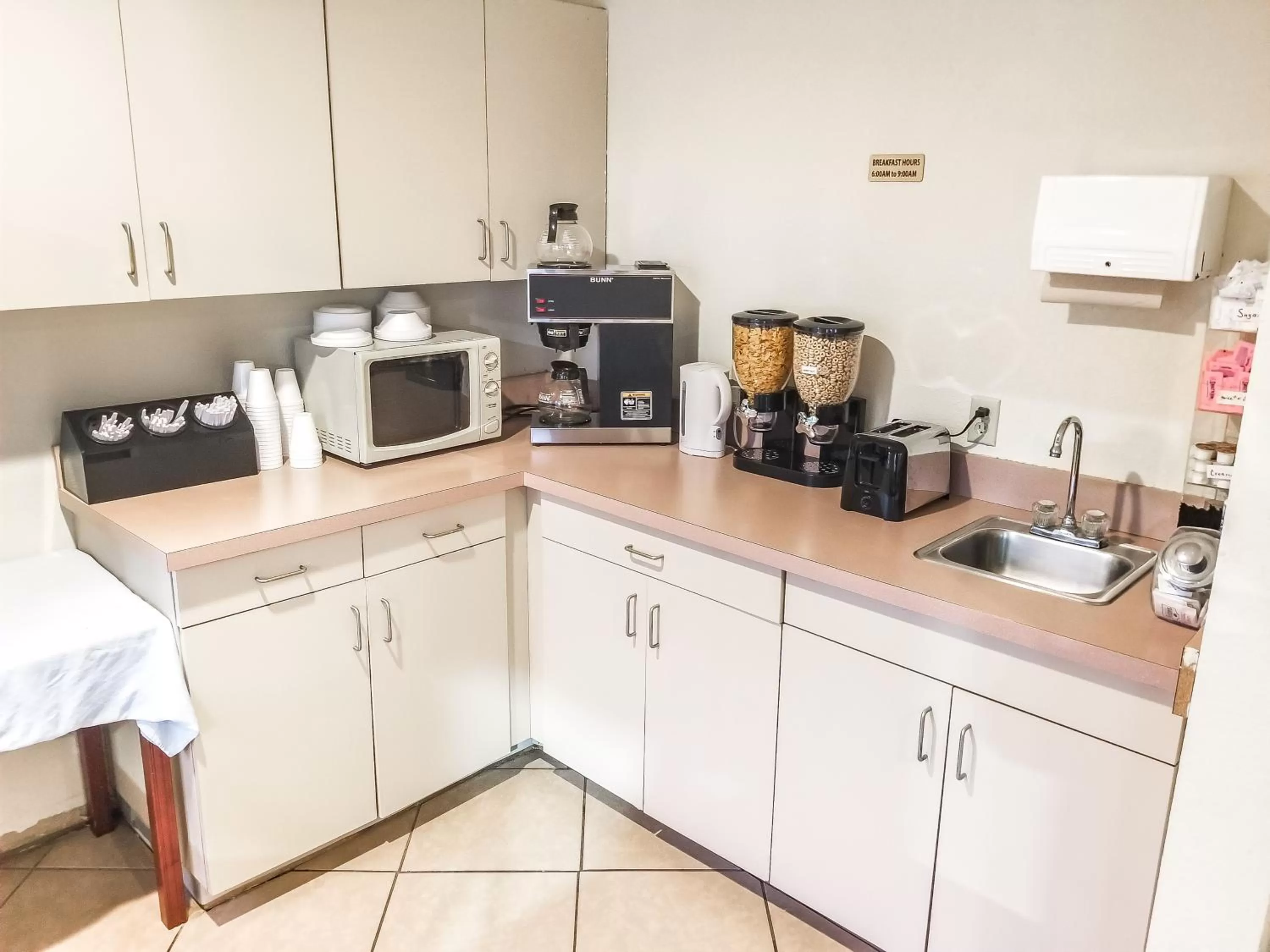 Continental breakfast in Hotel 7 Inn Vienna