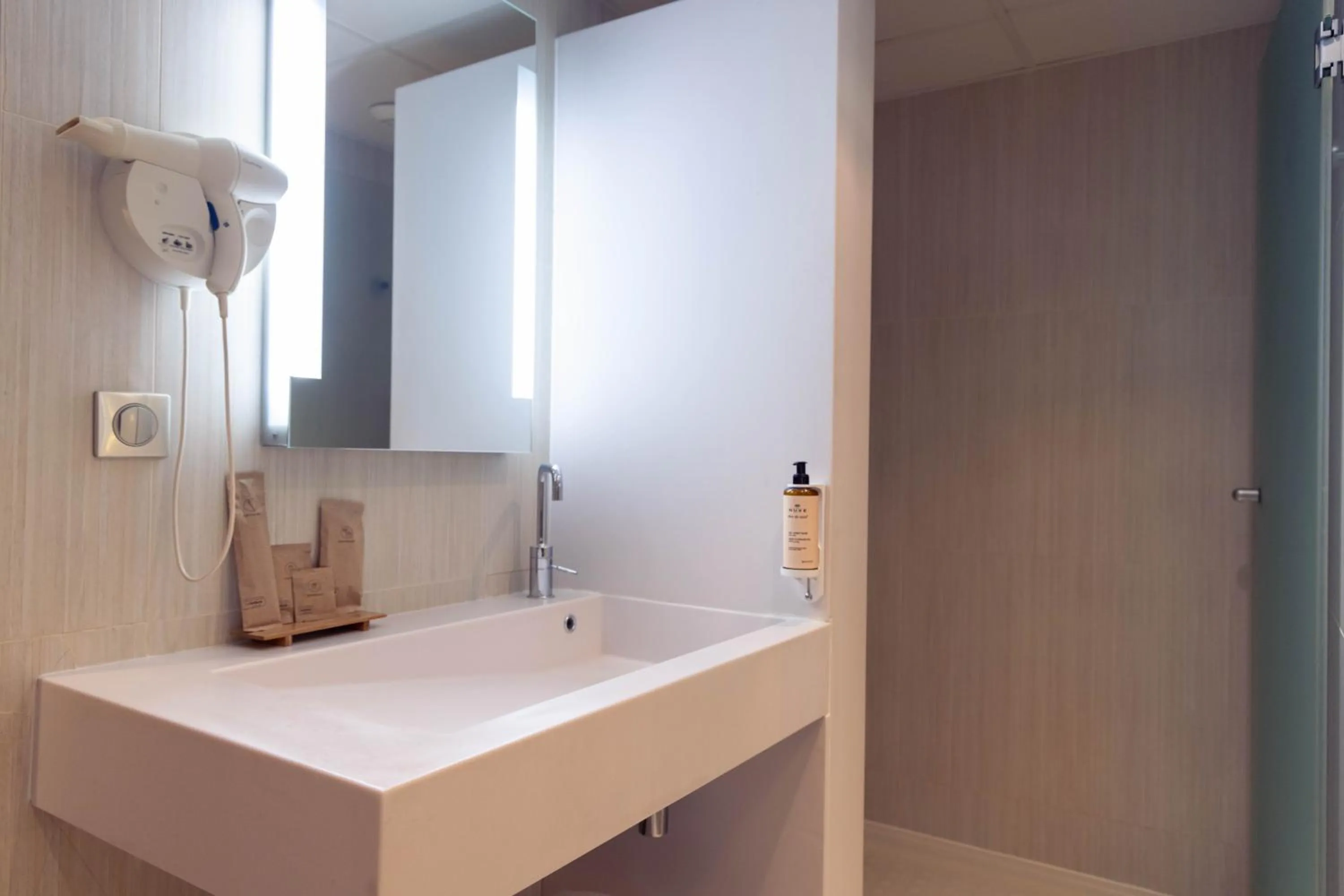 Bedroom in Mercure Paris Ivry Quai De Seine