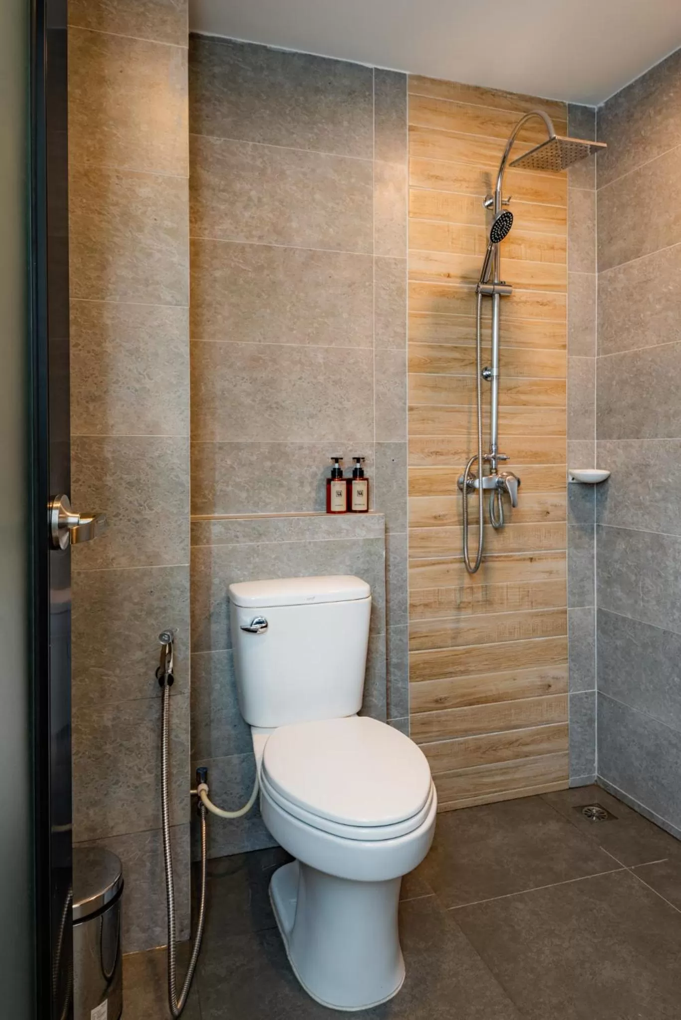 Bathroom in Luck Thai Hotel