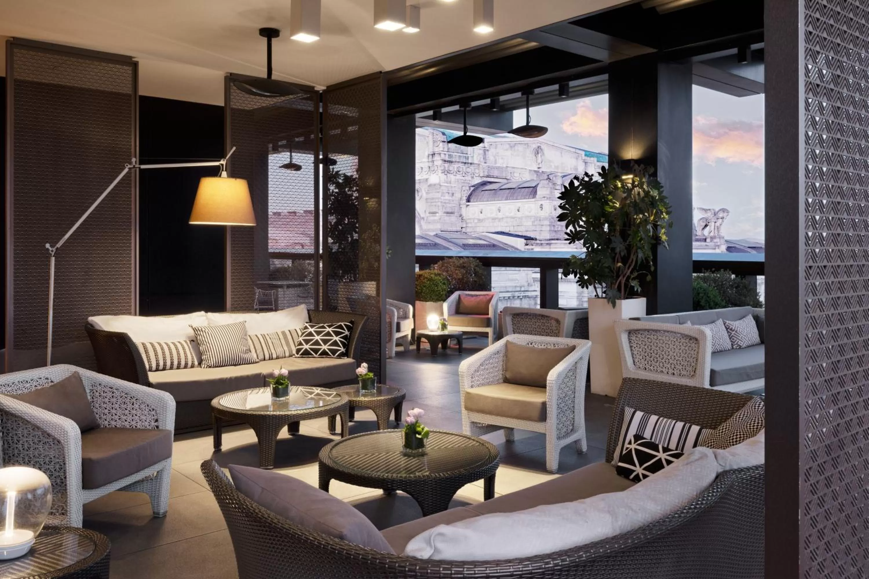 Lounge or bar in Excelsior Hotel Gallia, a Luxury Collection Hotel, Milan