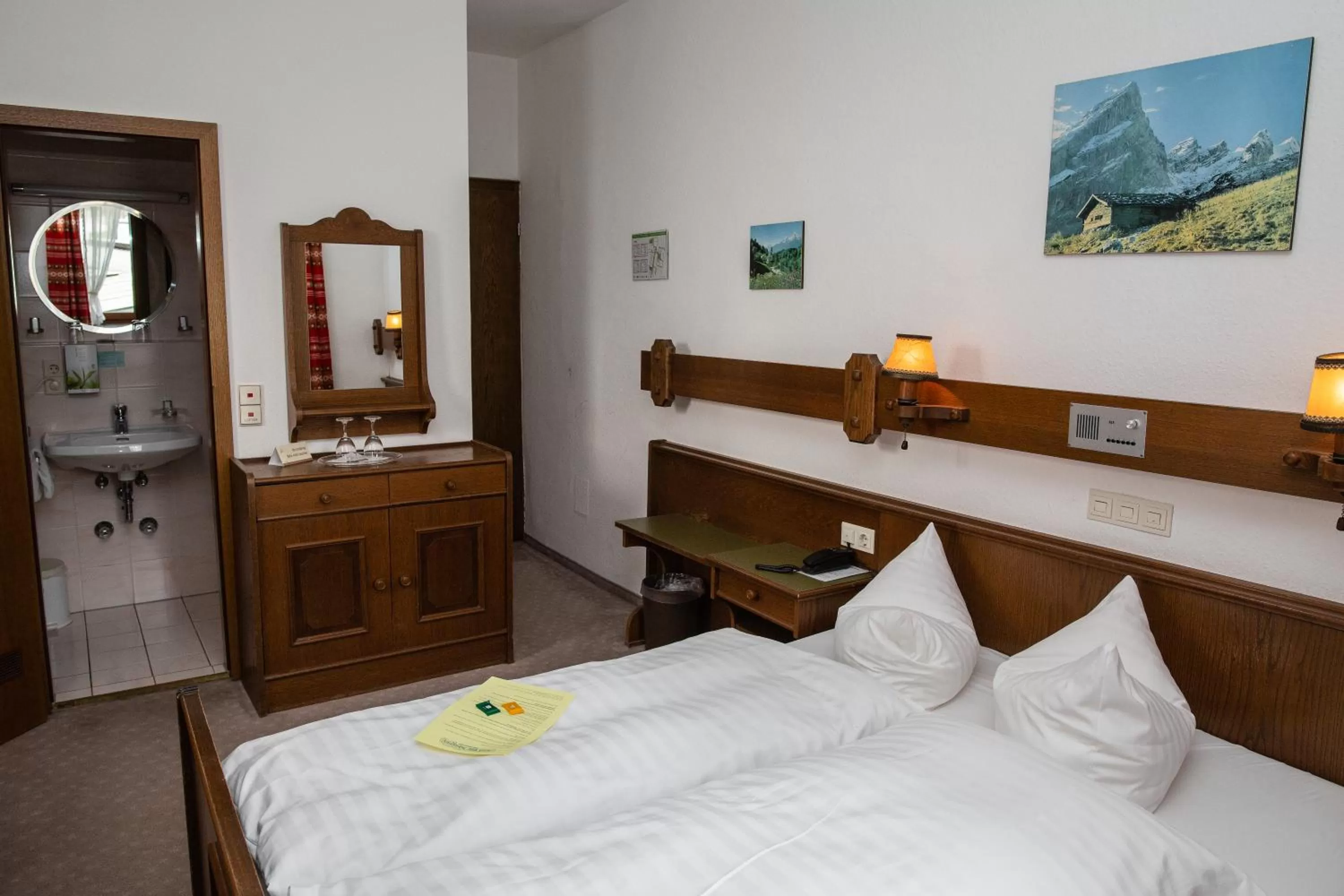 Bed in Hotel Vier Jahreszeiten