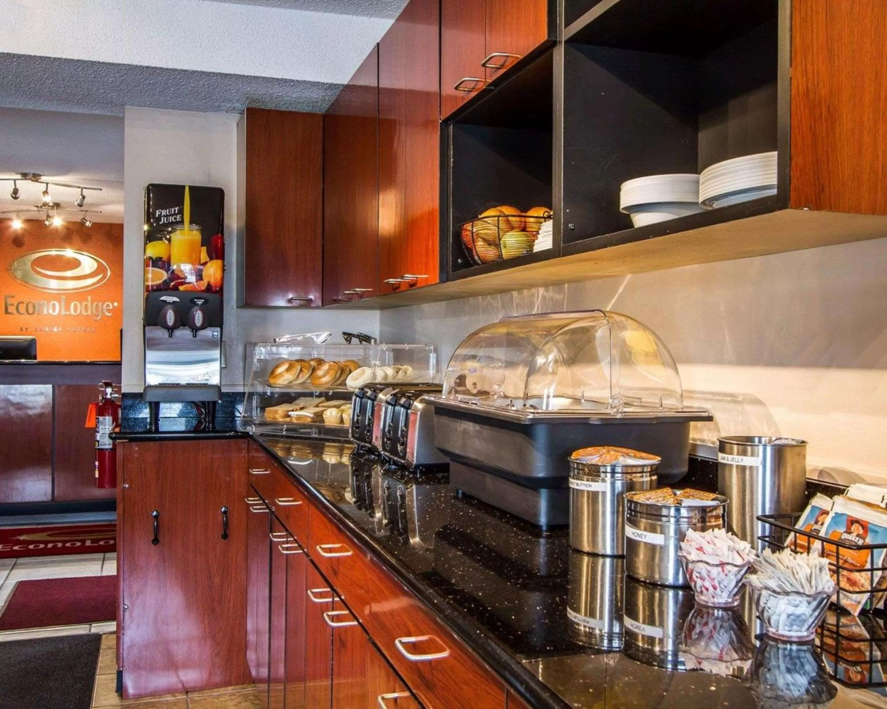 Restaurant/places to eat in Econo Lodge Freeport - Brunswick Area