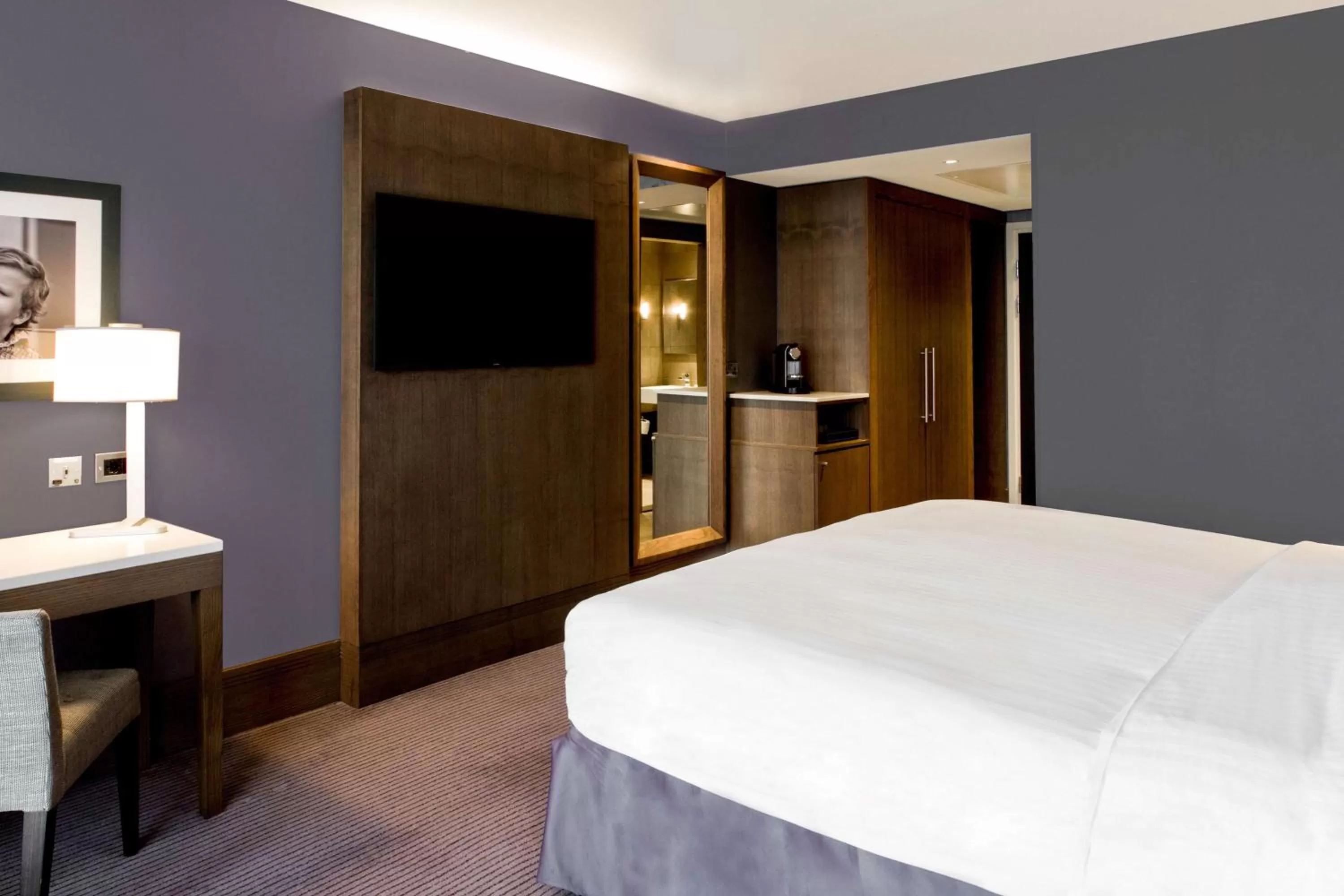 Bed in Radisson Blu Manchester Airport