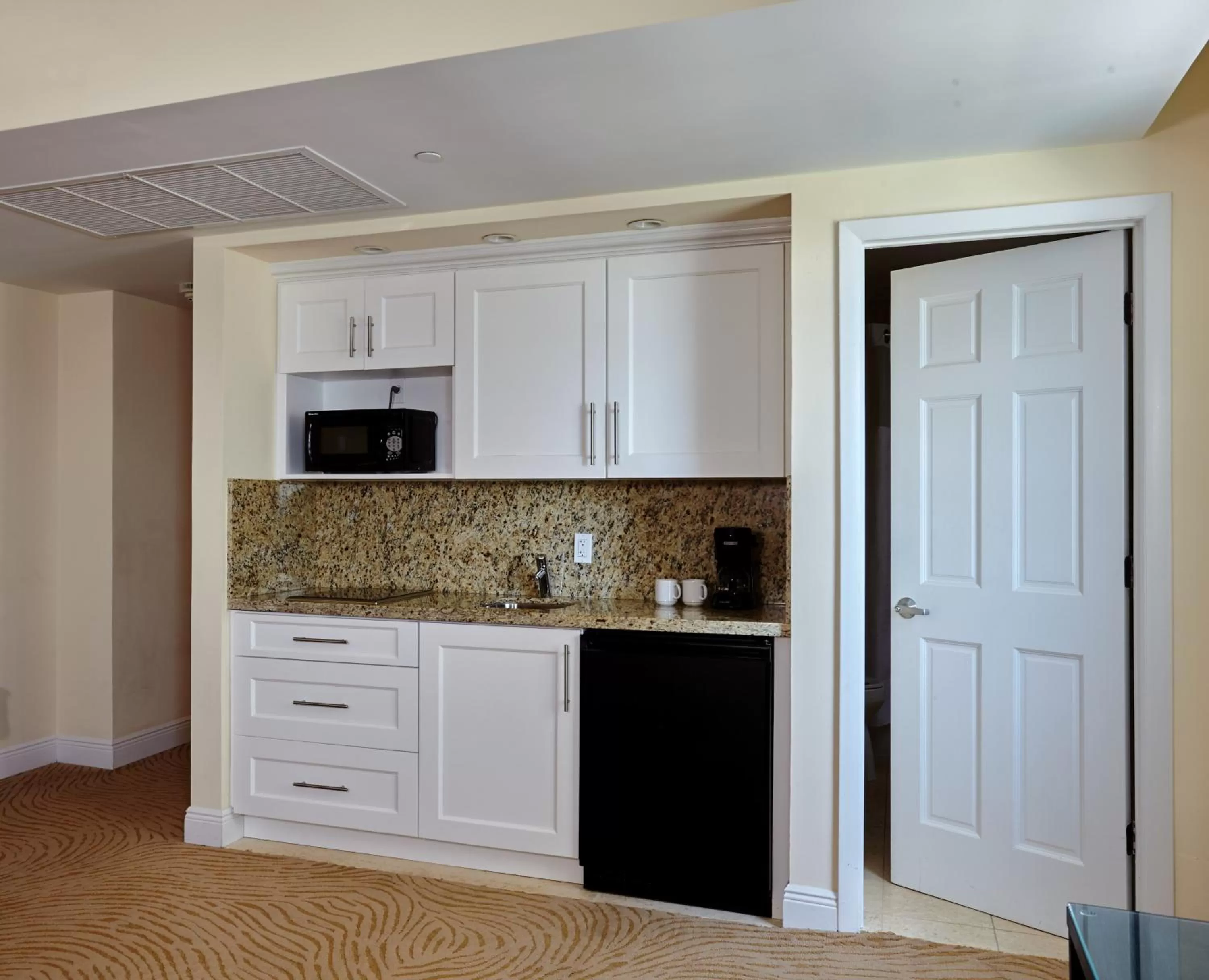 Kitchen or kitchenette in Sea View Hotel