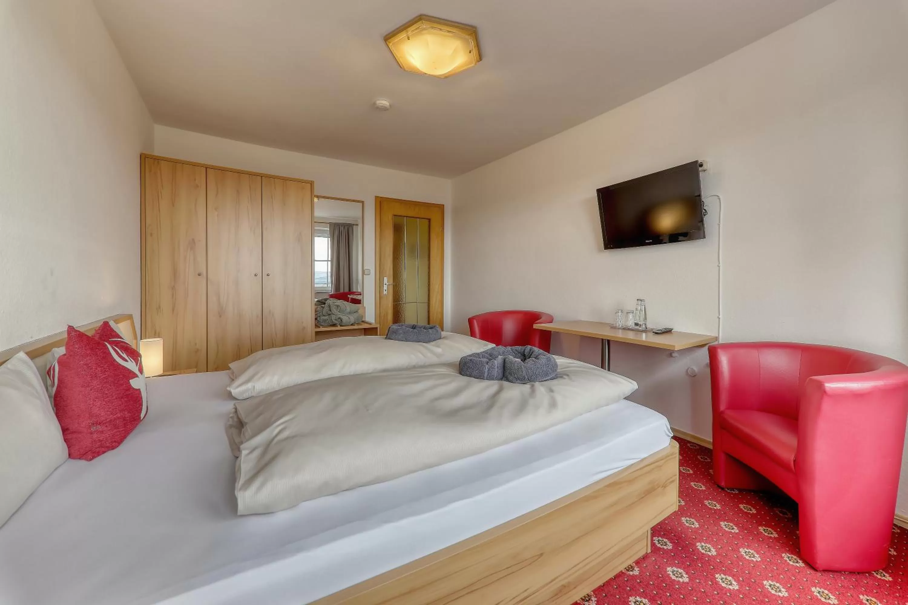 Photo of the whole room, Bed in Hotel "Haus am Berg"