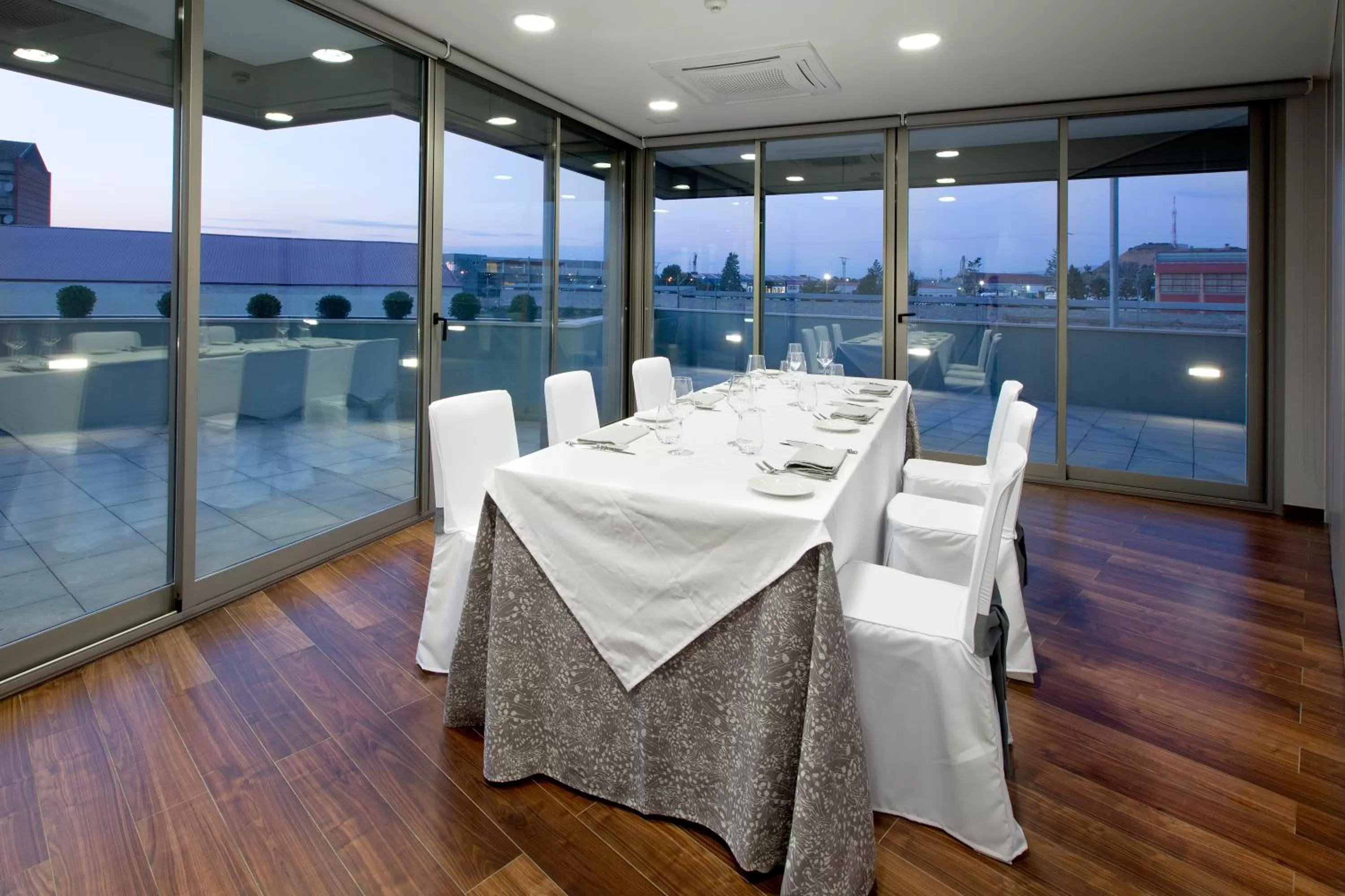 Business facilities in Hotel MasMonzon