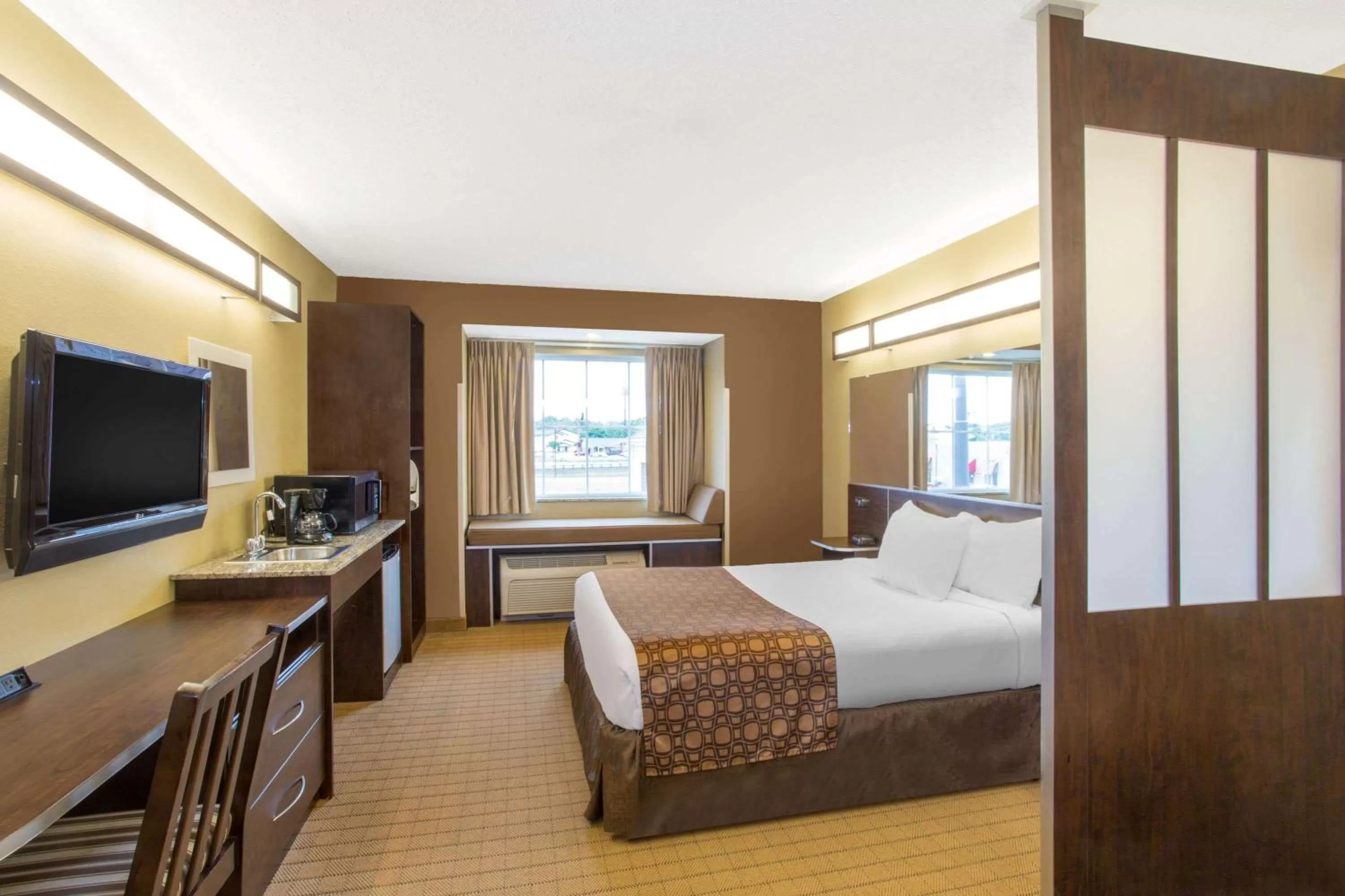 Photo of the whole room, Bed in Microtel Inn & Suites Mansfield PA