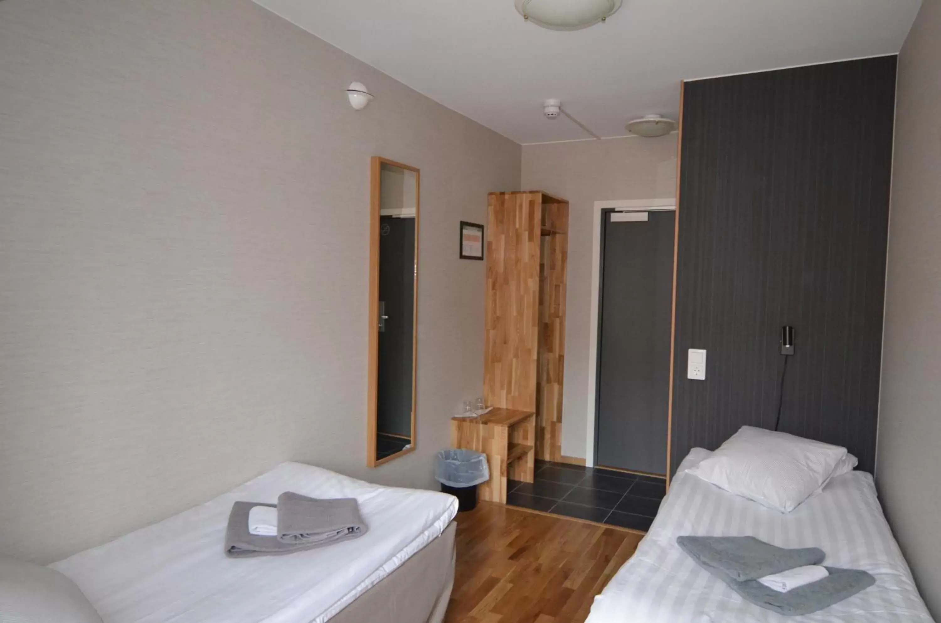 Economy Twin Room with Shared Bathroom in Hotell Svanen Economy Twin Room with Shared Bathroom in Hotell Svanen