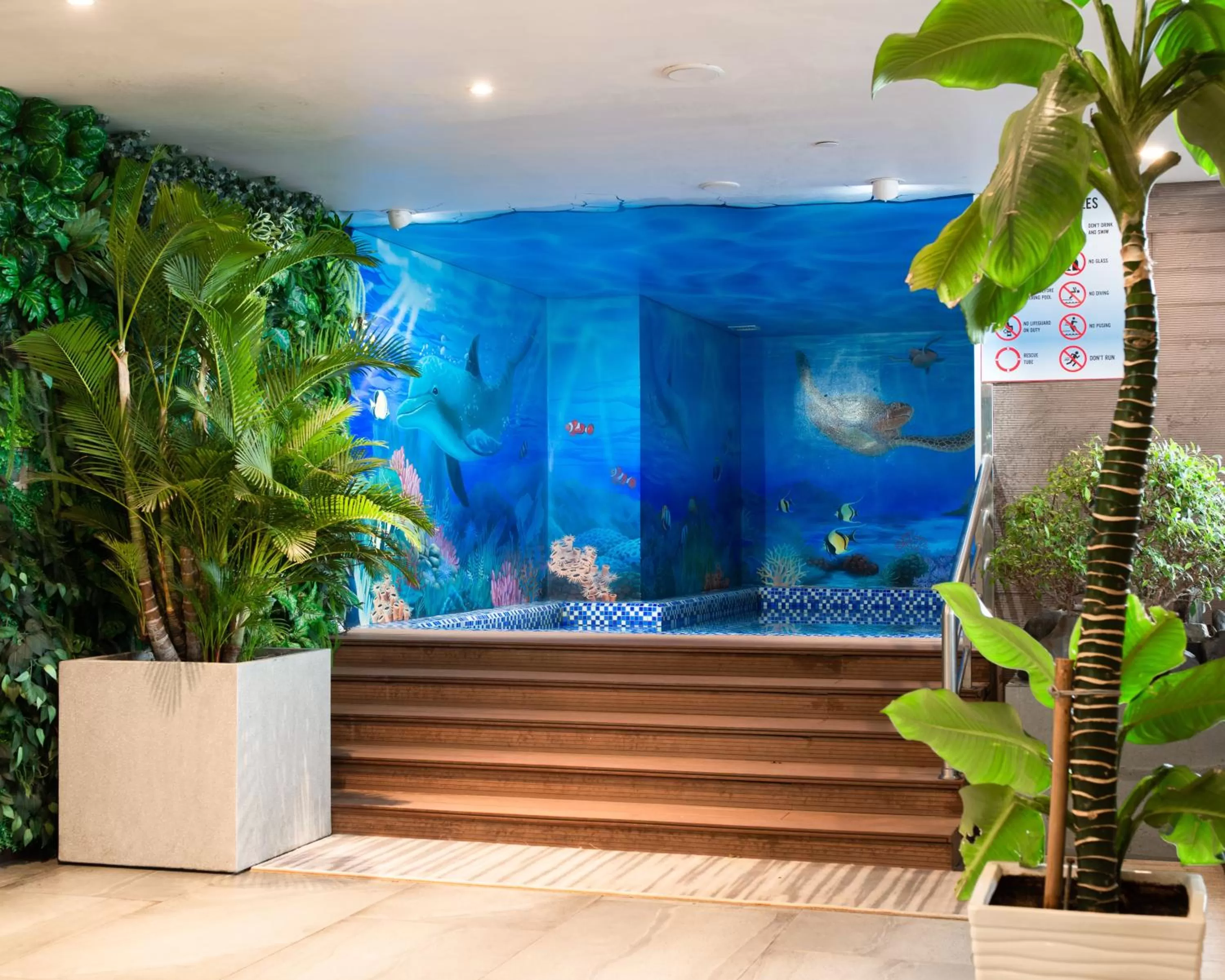 Swimming pool in Queen Ann Nha Trang Hotel