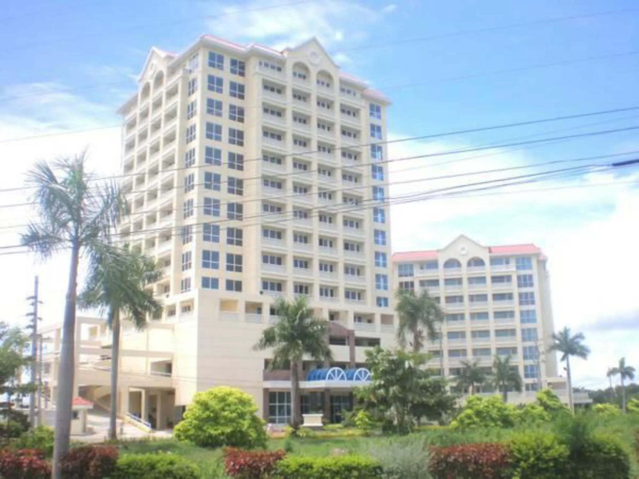 Property Building in La Mirada Residence Condo, Large 1 bedroom ,Ocean views, Breakfast, fast WiFi , Netflix, beach resort