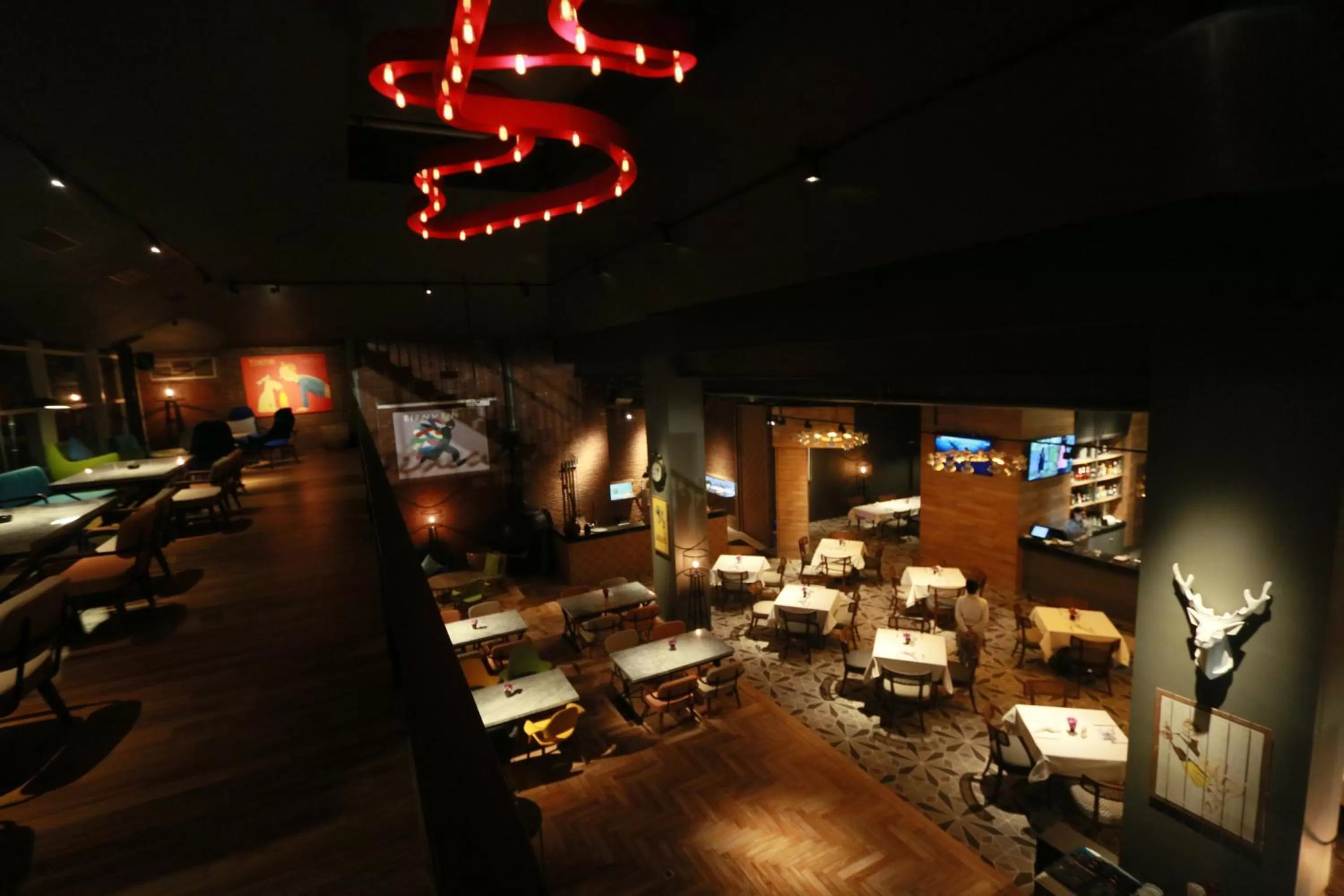 Restaurant/places to eat in Java Paragon Hotel & Residences