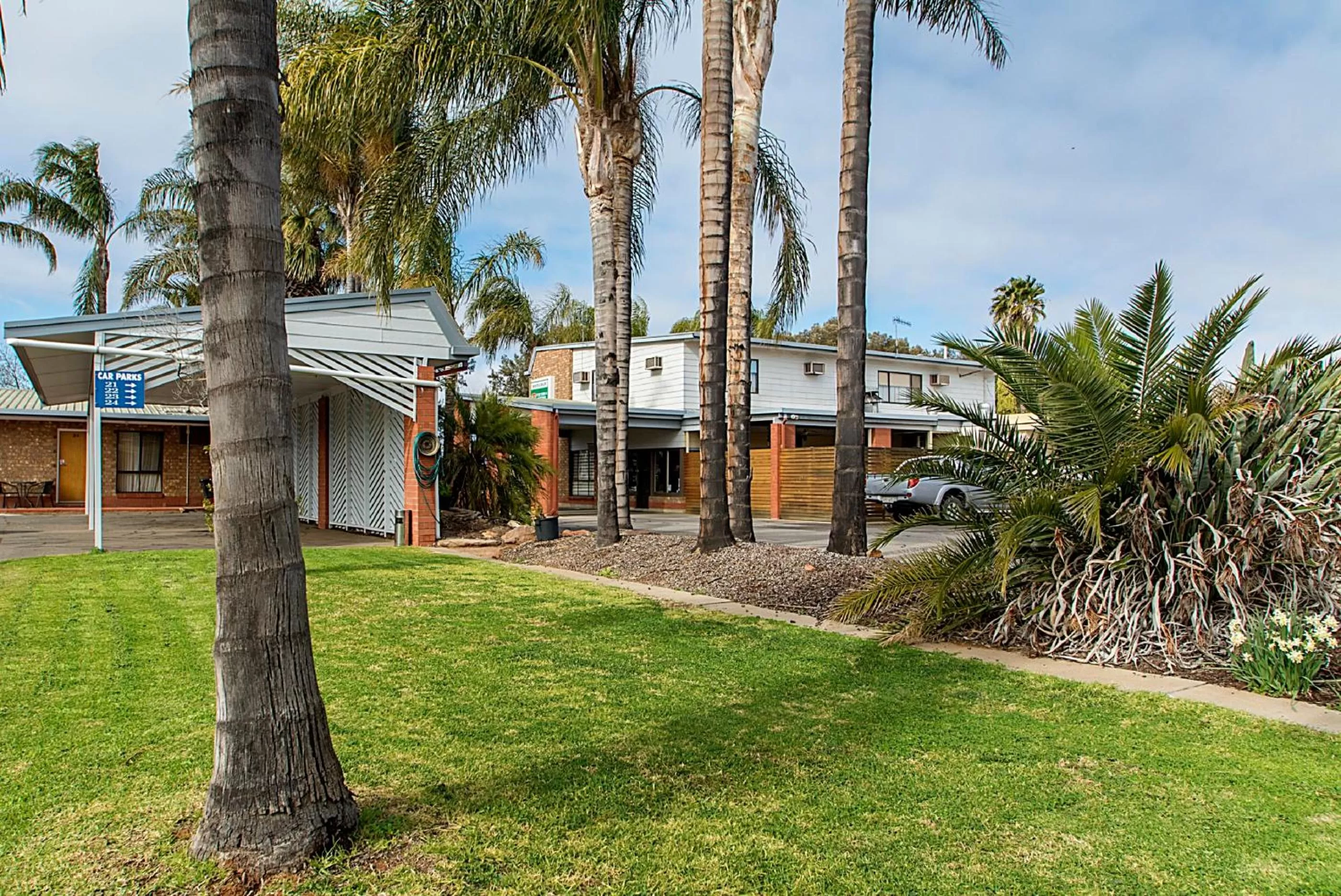 Garden in Citrus Valley Motel