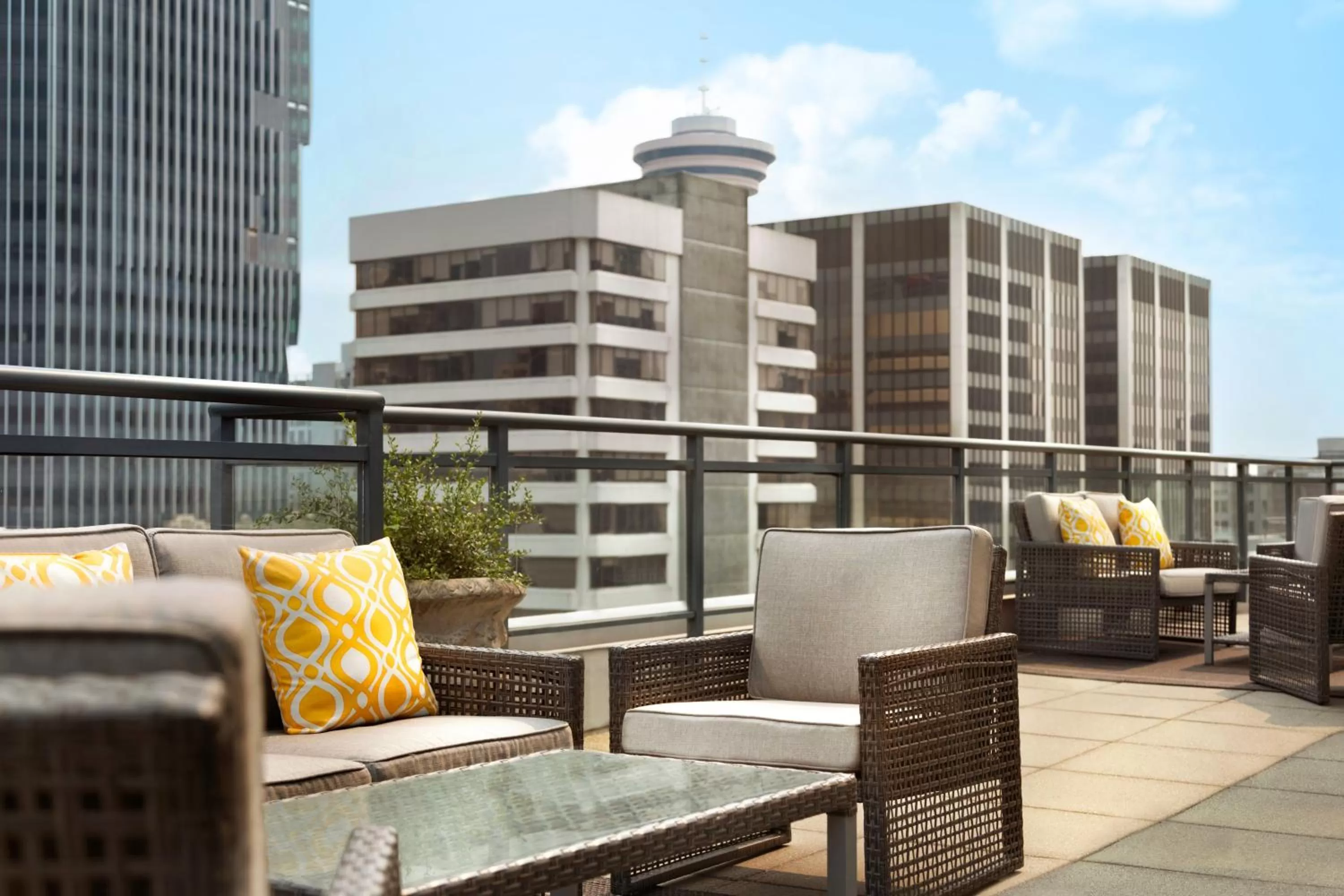 Balcony/Terrace in Hotel Le Soleil by Executive Hotels