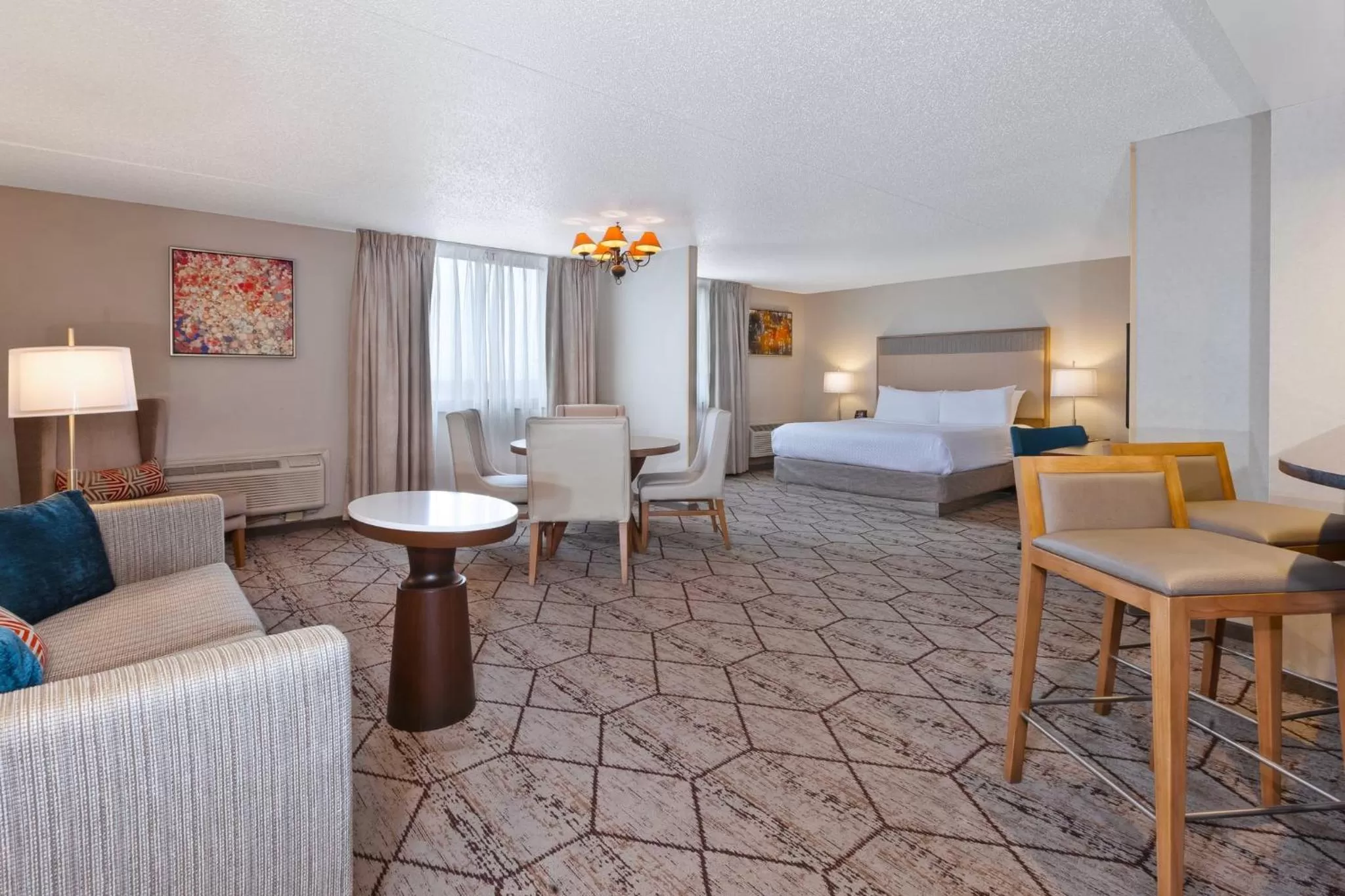 Photo of the whole room, Bed in Crowne Plaza Columbus North - Worthington by IHG