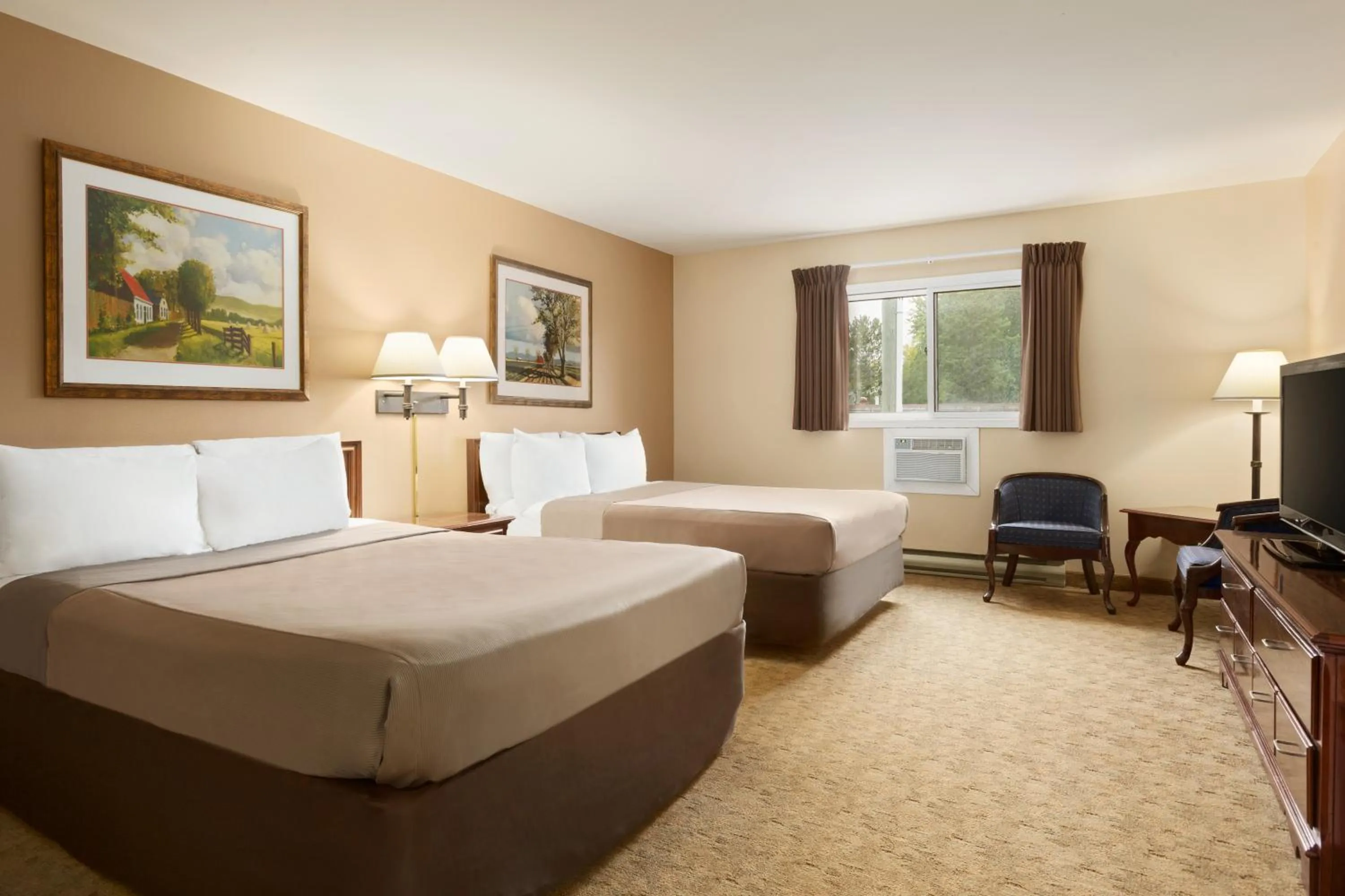 Bed in Travelodge by Wyndham Kenora