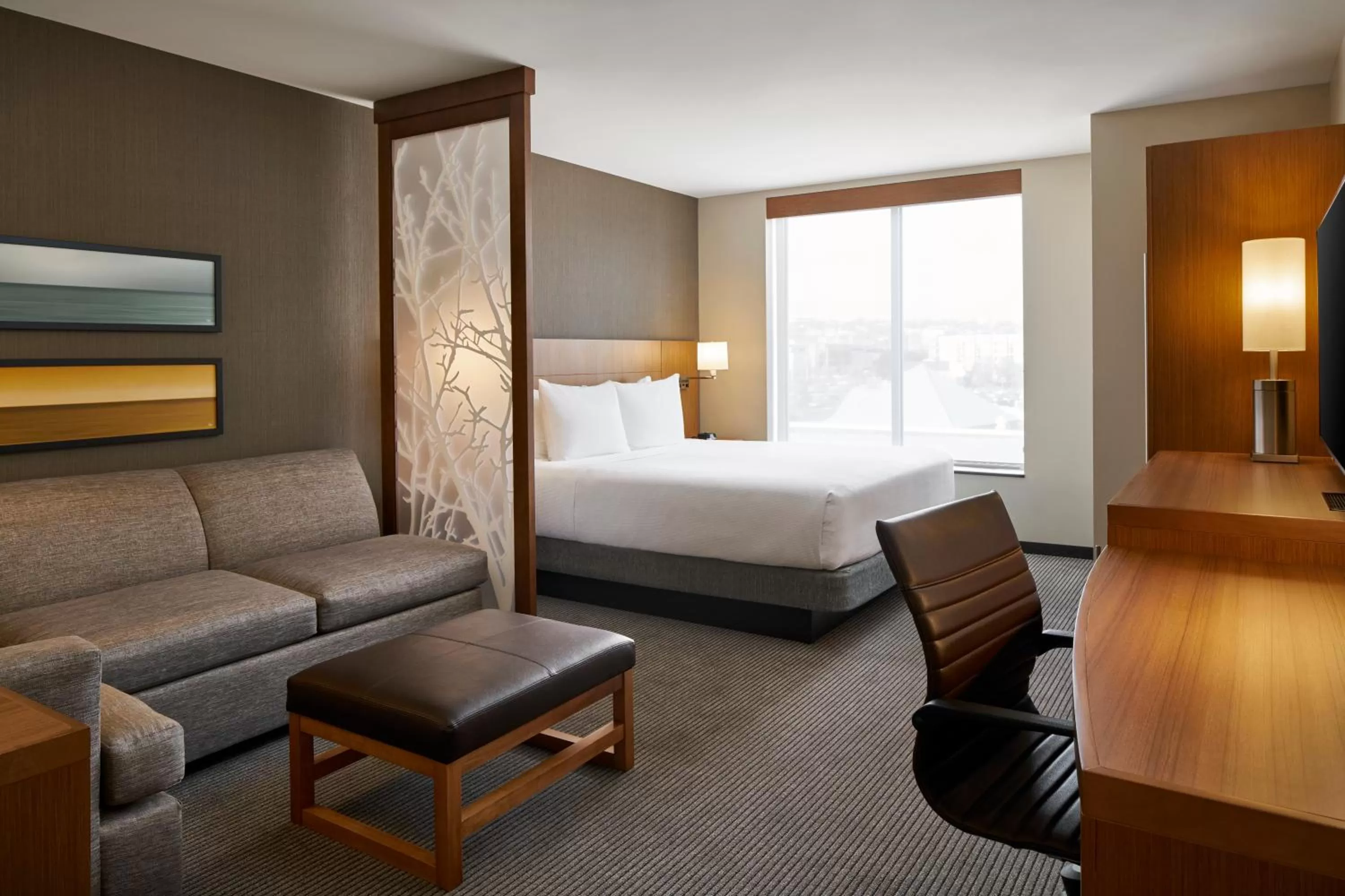 Photo of the whole room, Bed in Hyatt Place Wilmington Riverfront