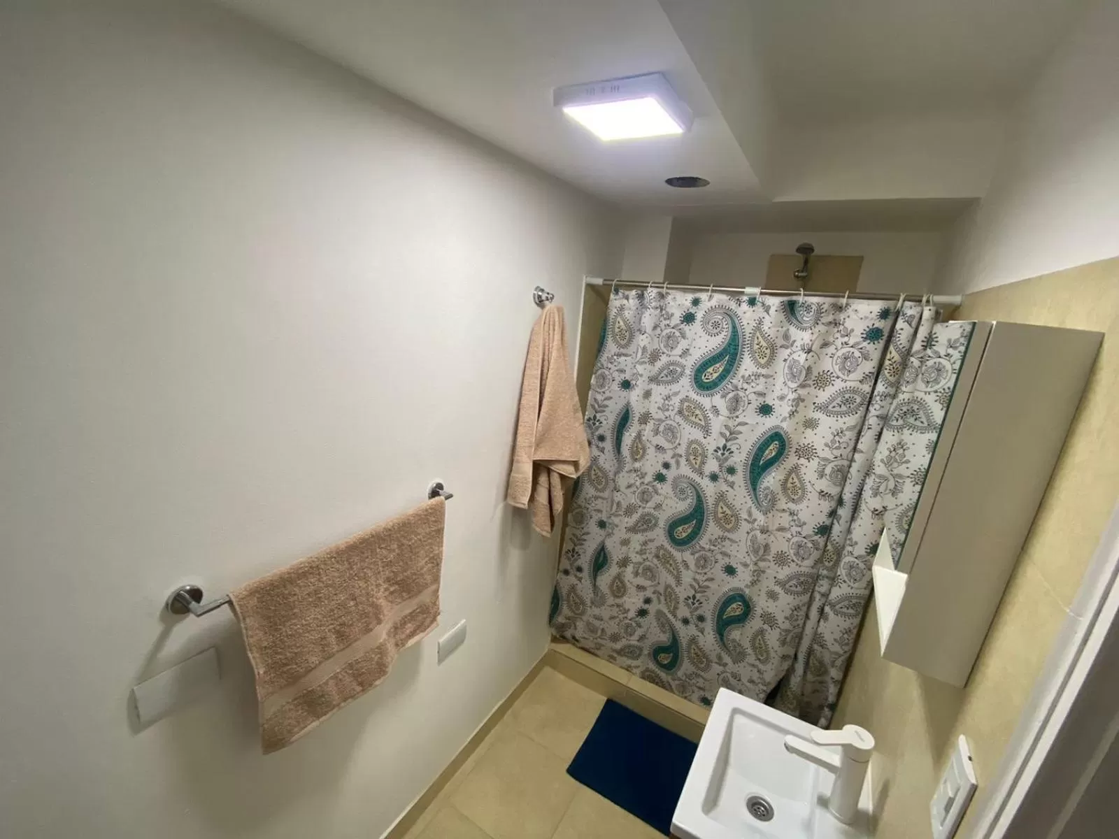 Shower, Bathroom in Habitaciones en Casa con piscina en Palermo Soho!