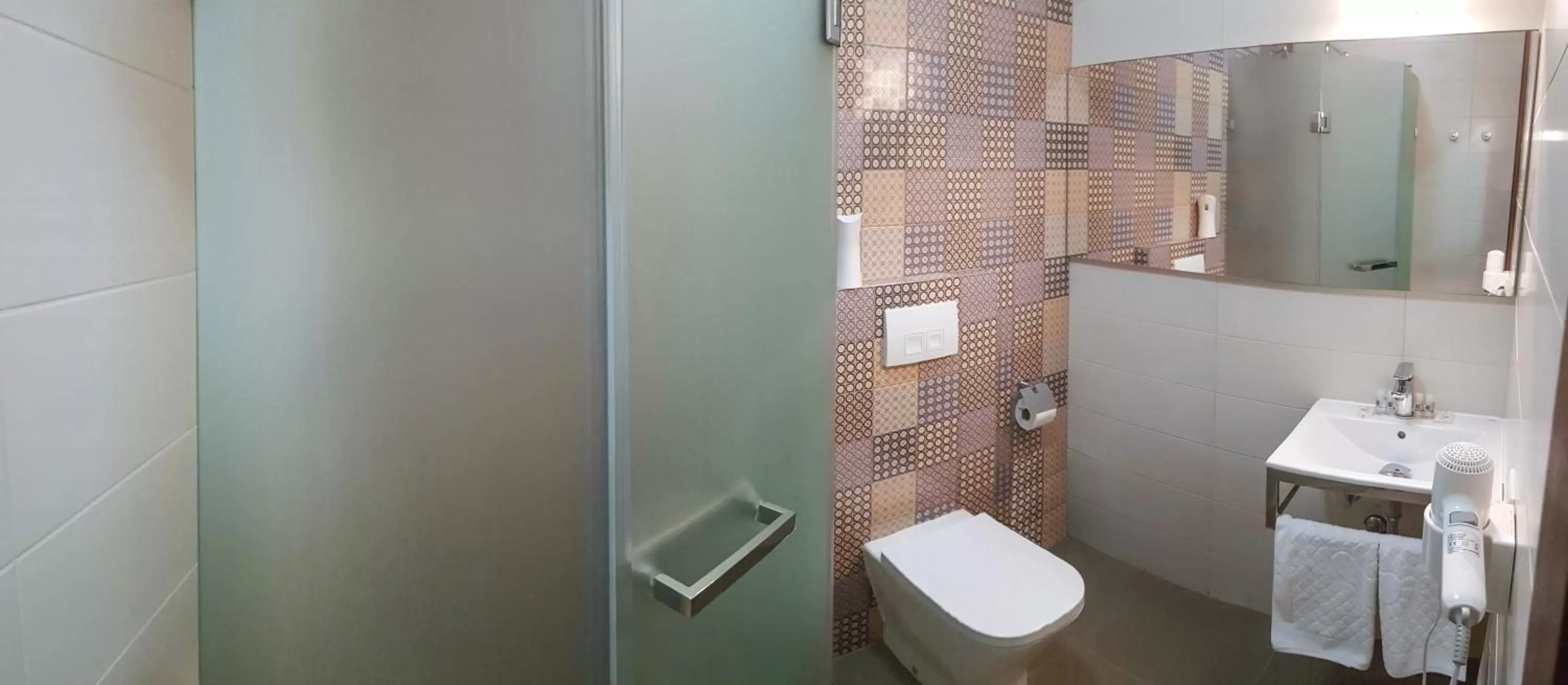 Shower in Wine Hotel Chisinau