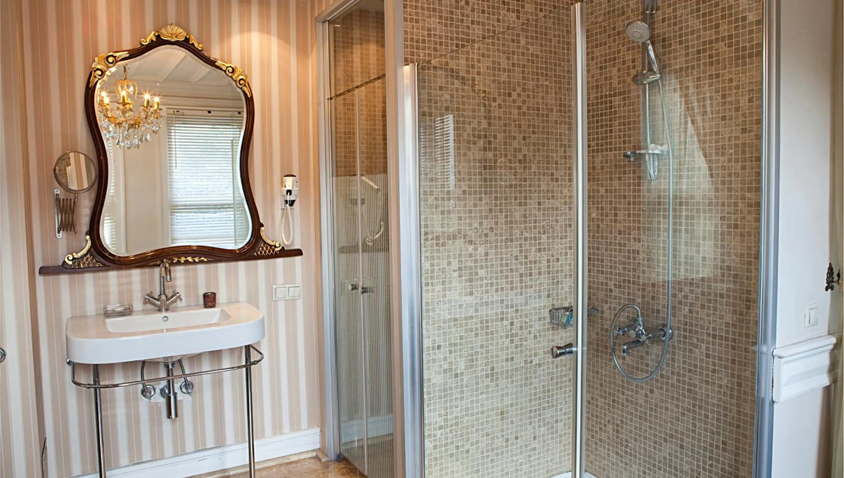 Shower in Kitapevi Hotel