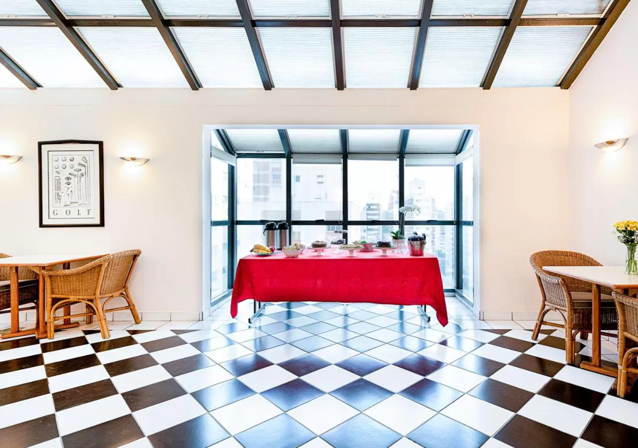 Meeting/conference room, Bed in Hotel Nacional Inn Cambuí Campinas Residence