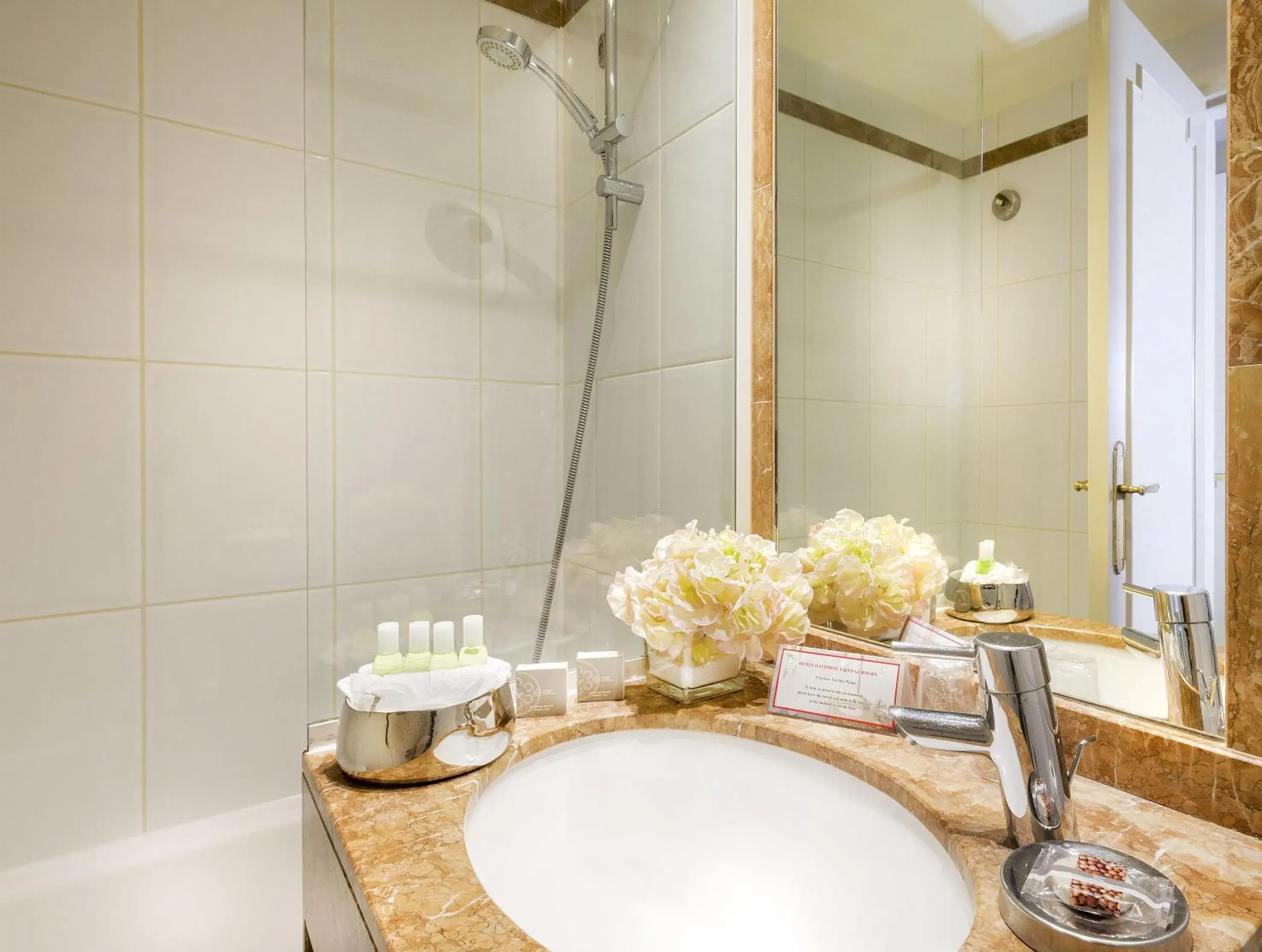 Interconnecting Room in Dauphine Saint Germain Interconnecting Room in Dauphine Saint Germain