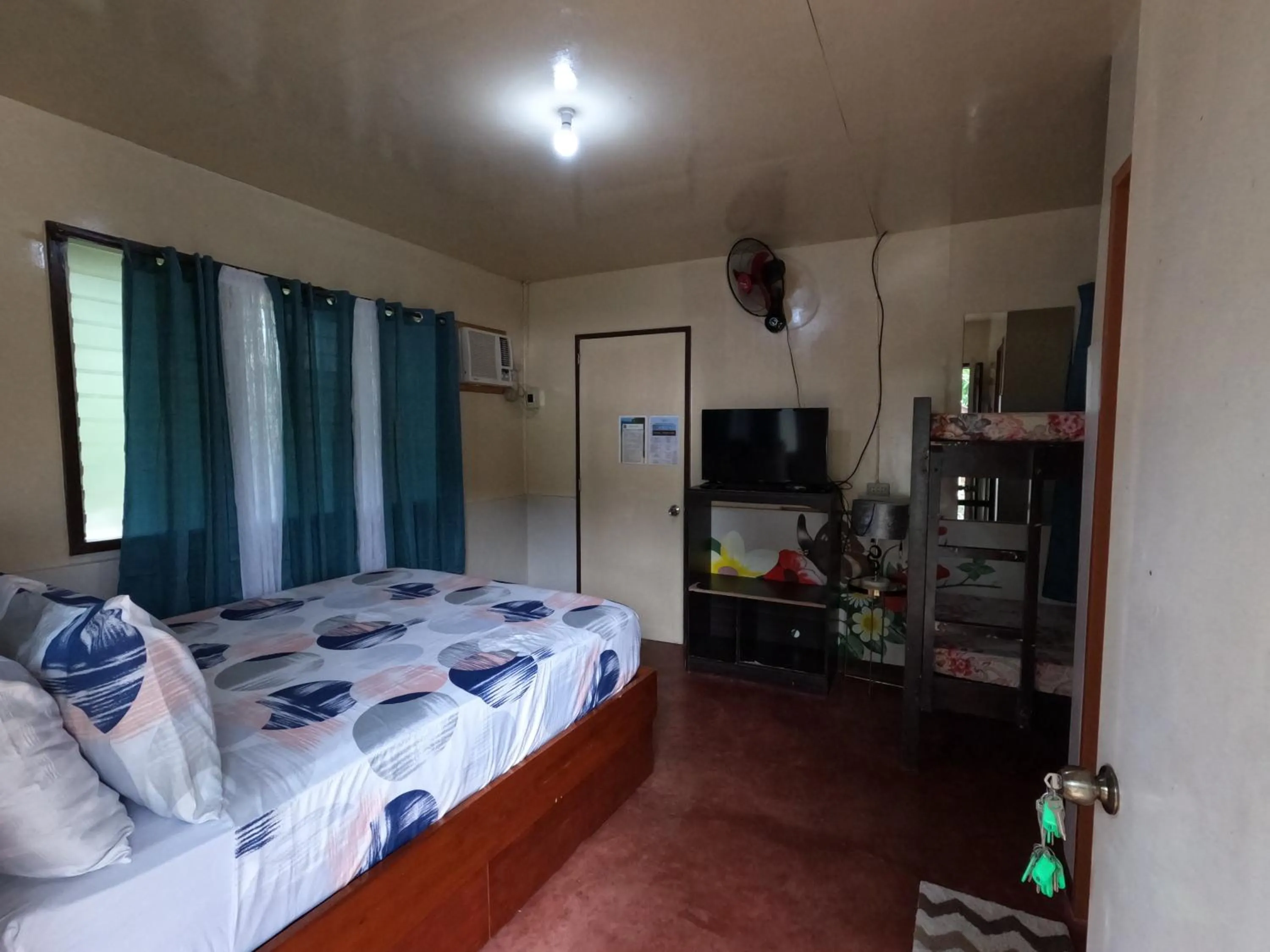 Photo of the whole room, Bed in Gratum Beach Resort