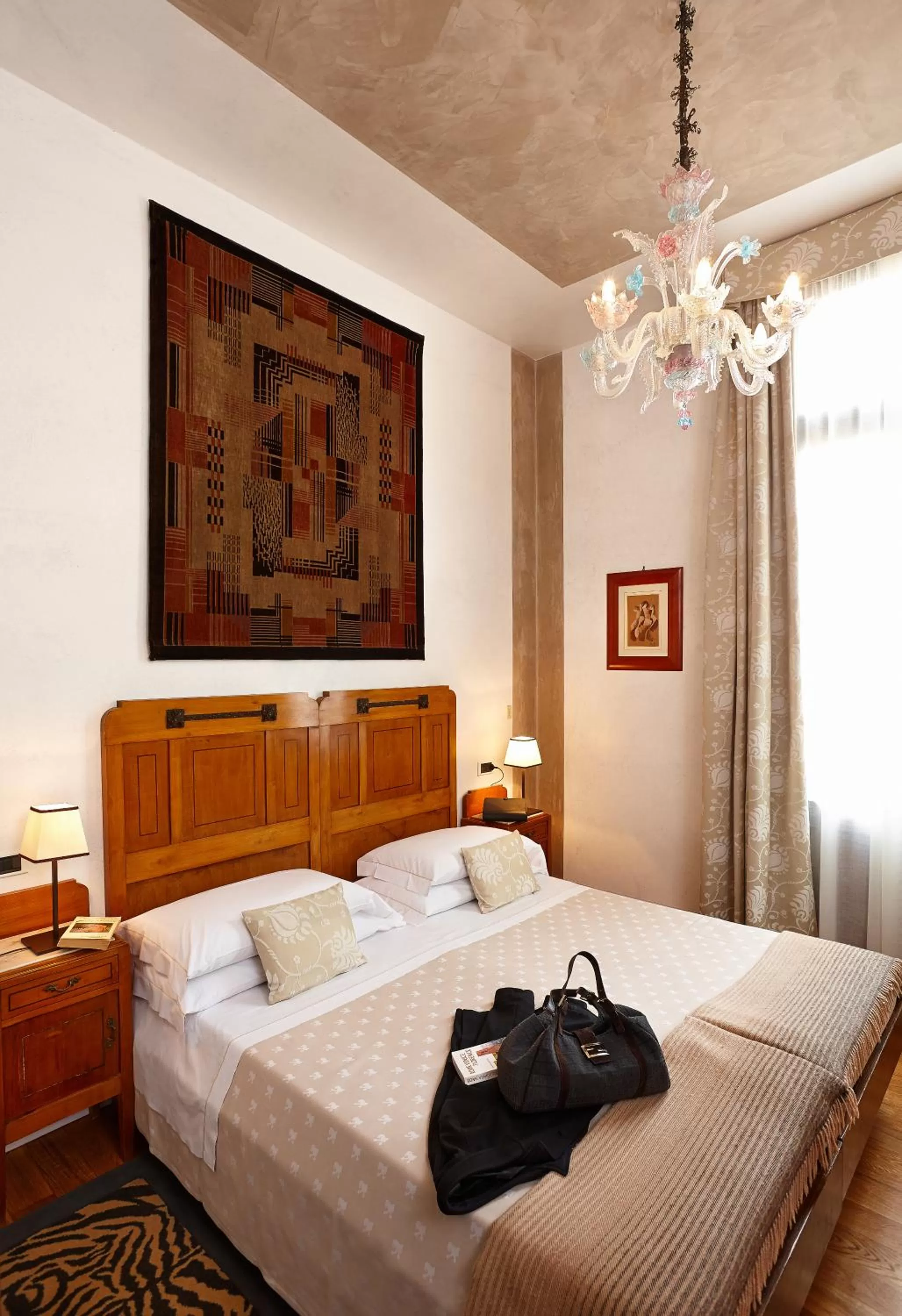 Small Double Room in Hotel Saturnia & International