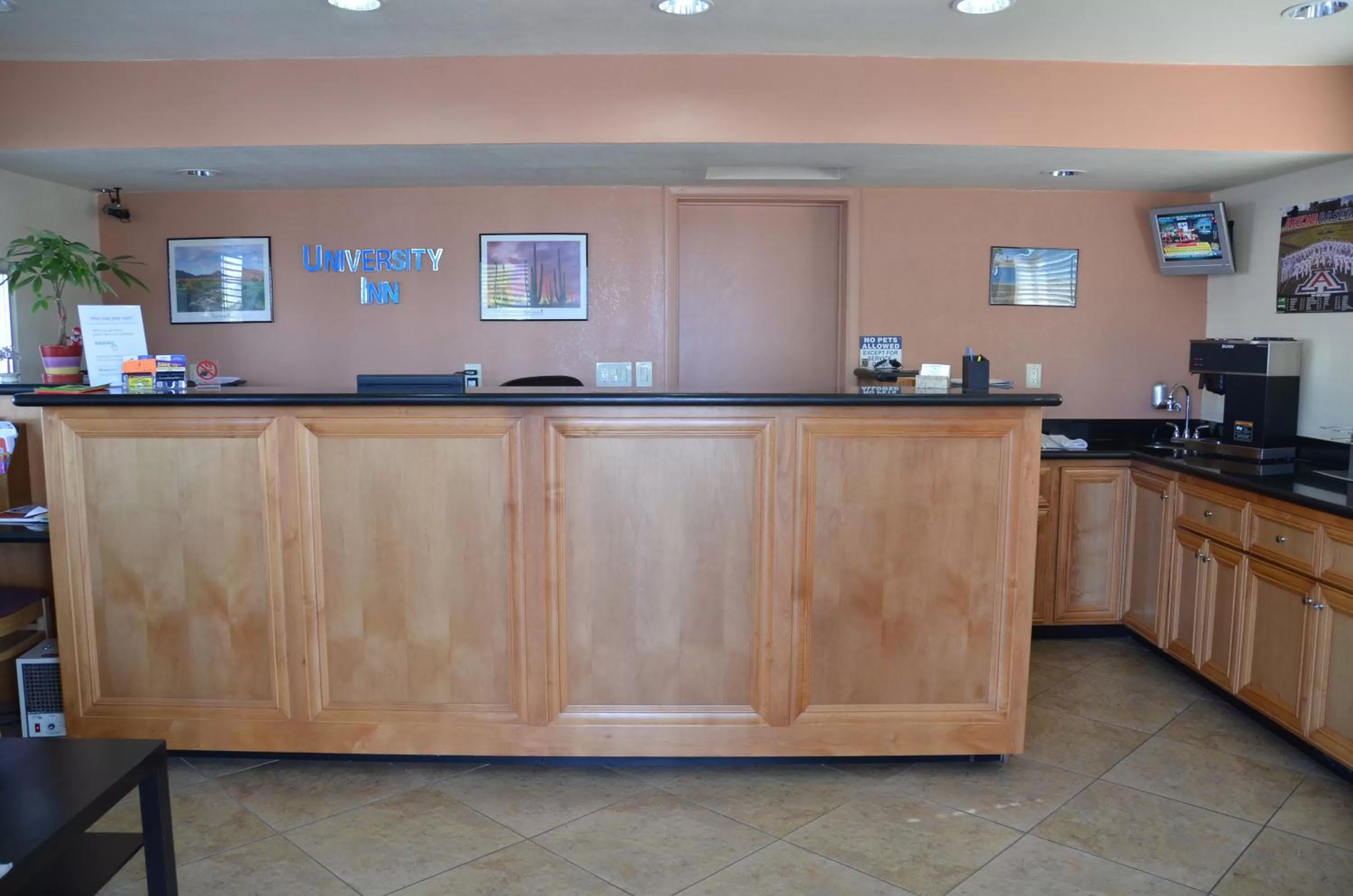 Lobby or reception in University Inn