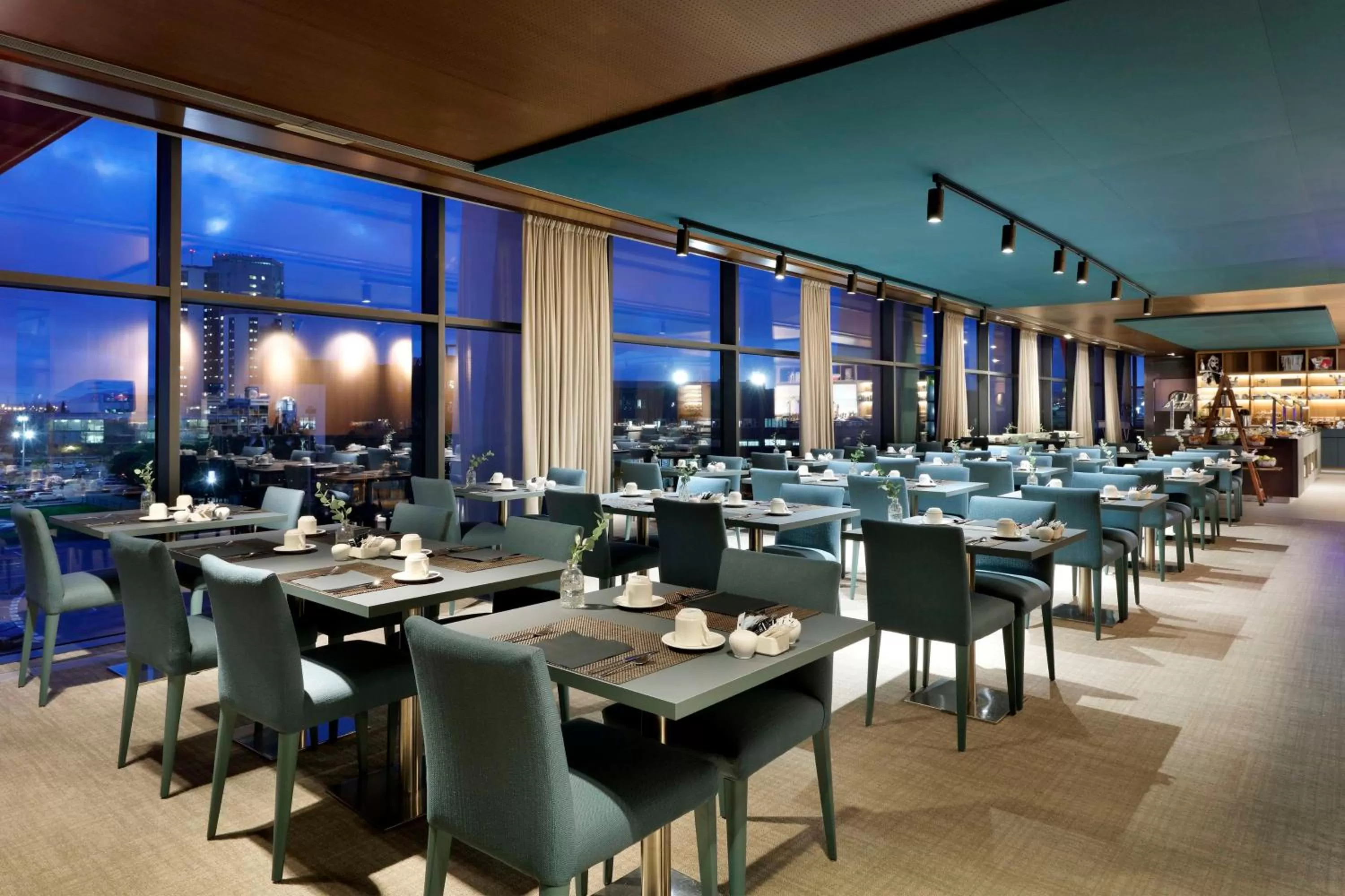 Restaurant/places to eat in Hyatt Regency Barcelona Tower