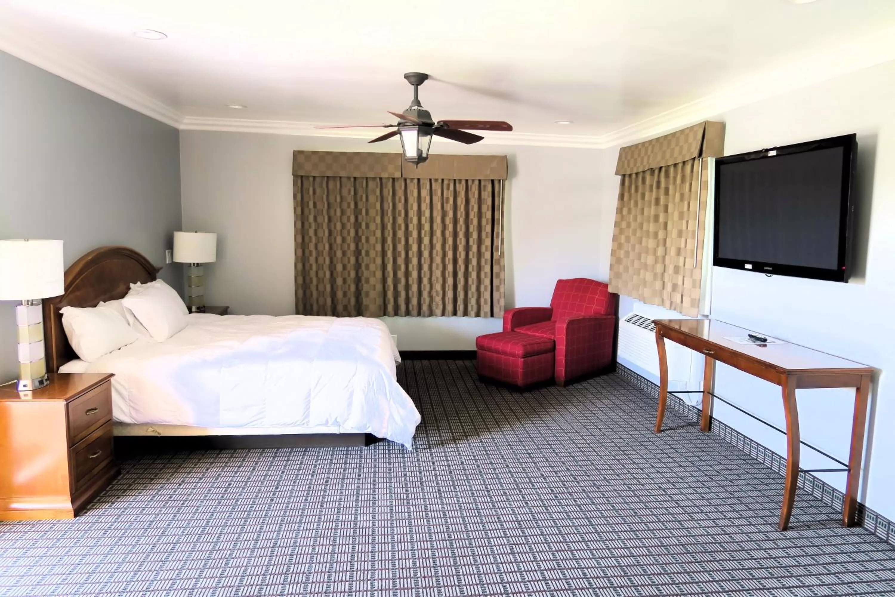 Bedroom, Bed in Viking Motel-Ventura