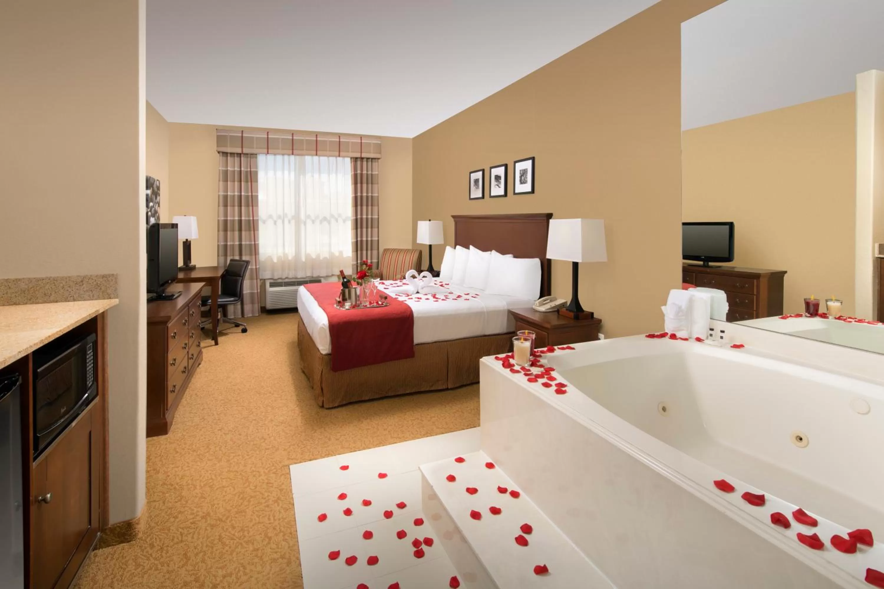 Spa and wellness centre/facilities, Bed in Country Inn & Suites by Radisson, Houston Intercontinental Airport East, TX
