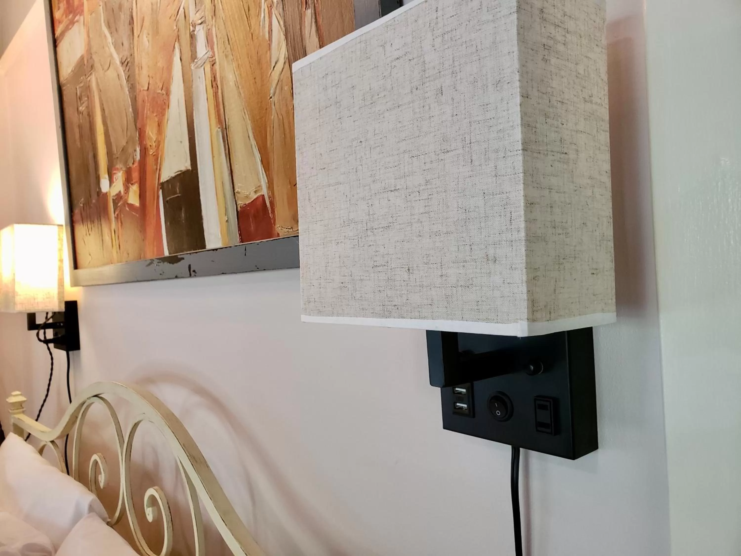 TV and multimedia in Bayberry Inn B&B and Oregon Wellness Retreat