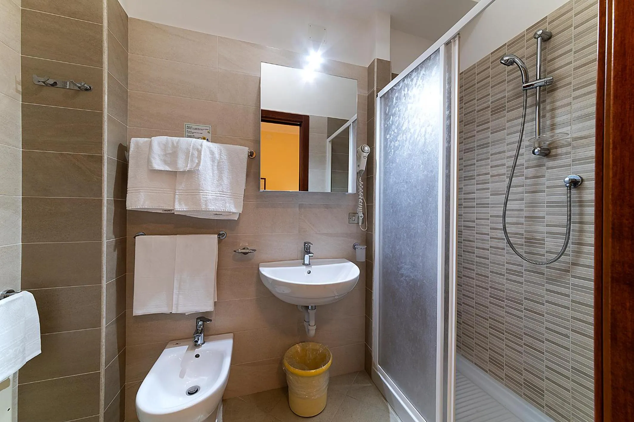 Shower in Il Nocchiero City Hotel