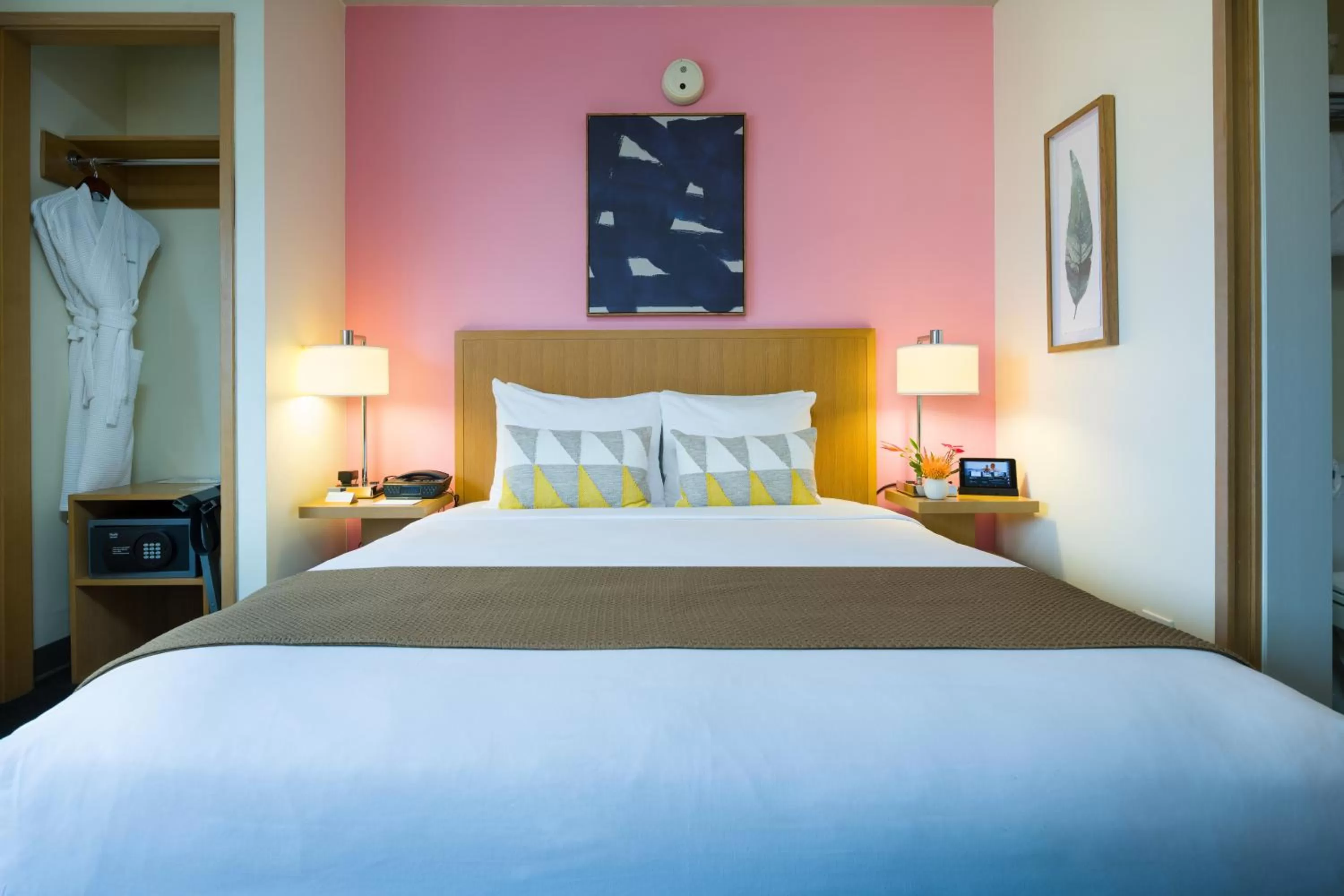 Bed in VIVE Hotel Waikiki