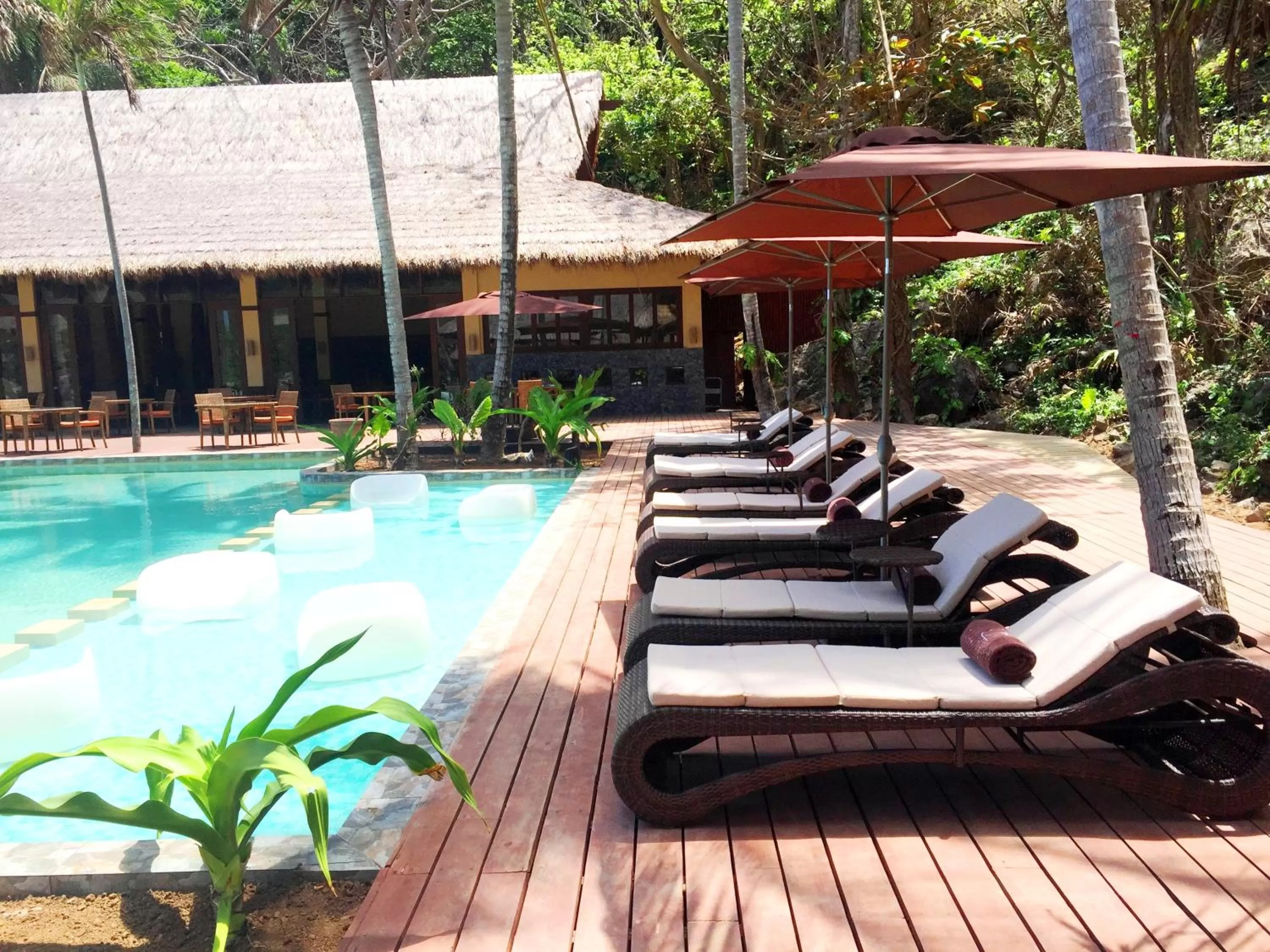 Swimming pool in Cauayan Island Resort and Spa