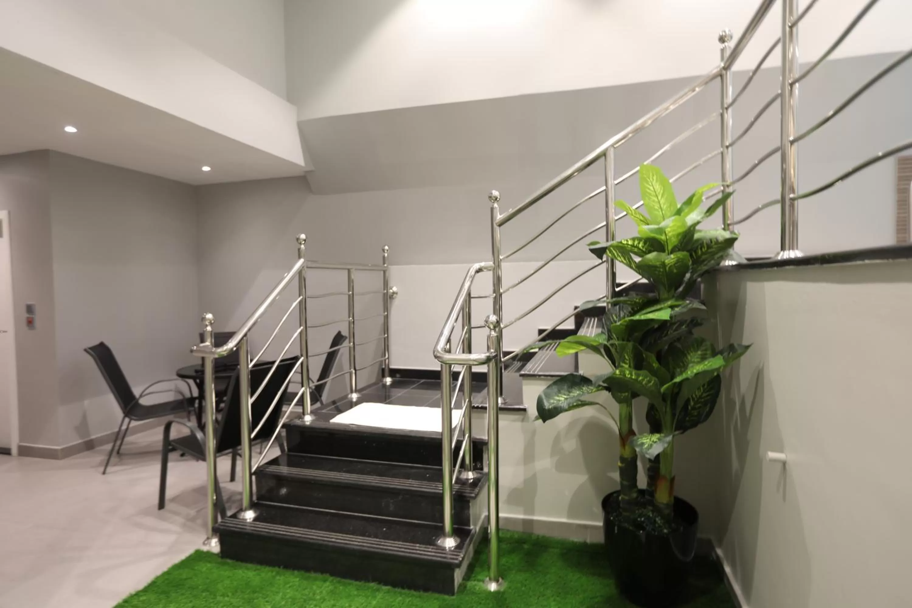 Swimming pool in South Hotel Suites