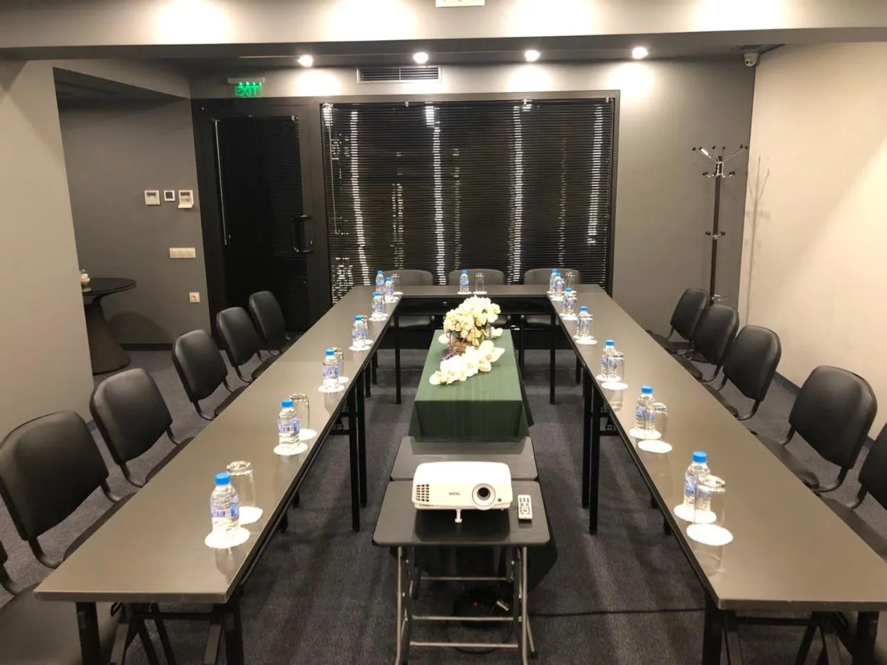 Business facilities in All Seasons Residence Design Hotel - Free parking