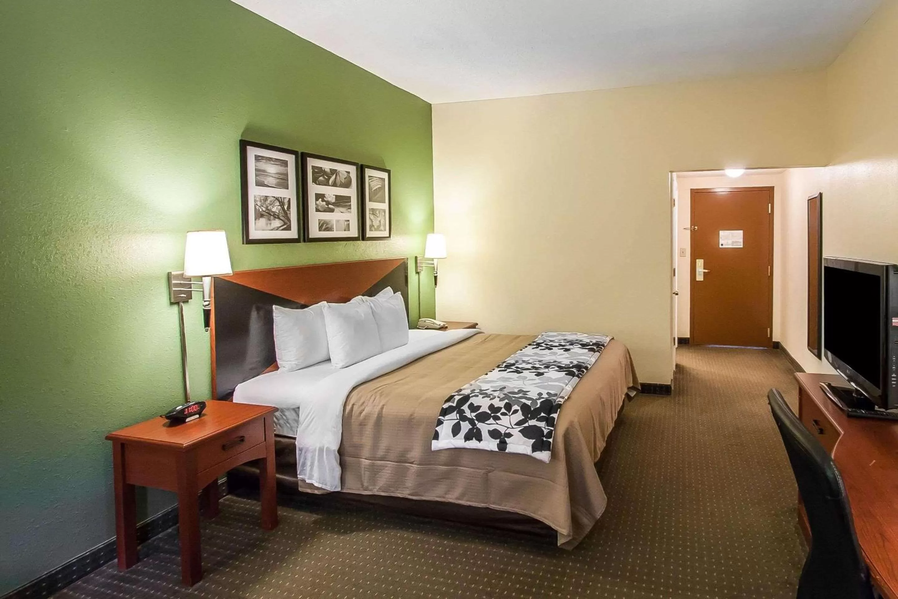 Photo of the whole room, Bed in Sleep Inn & Suites Airport Pearl