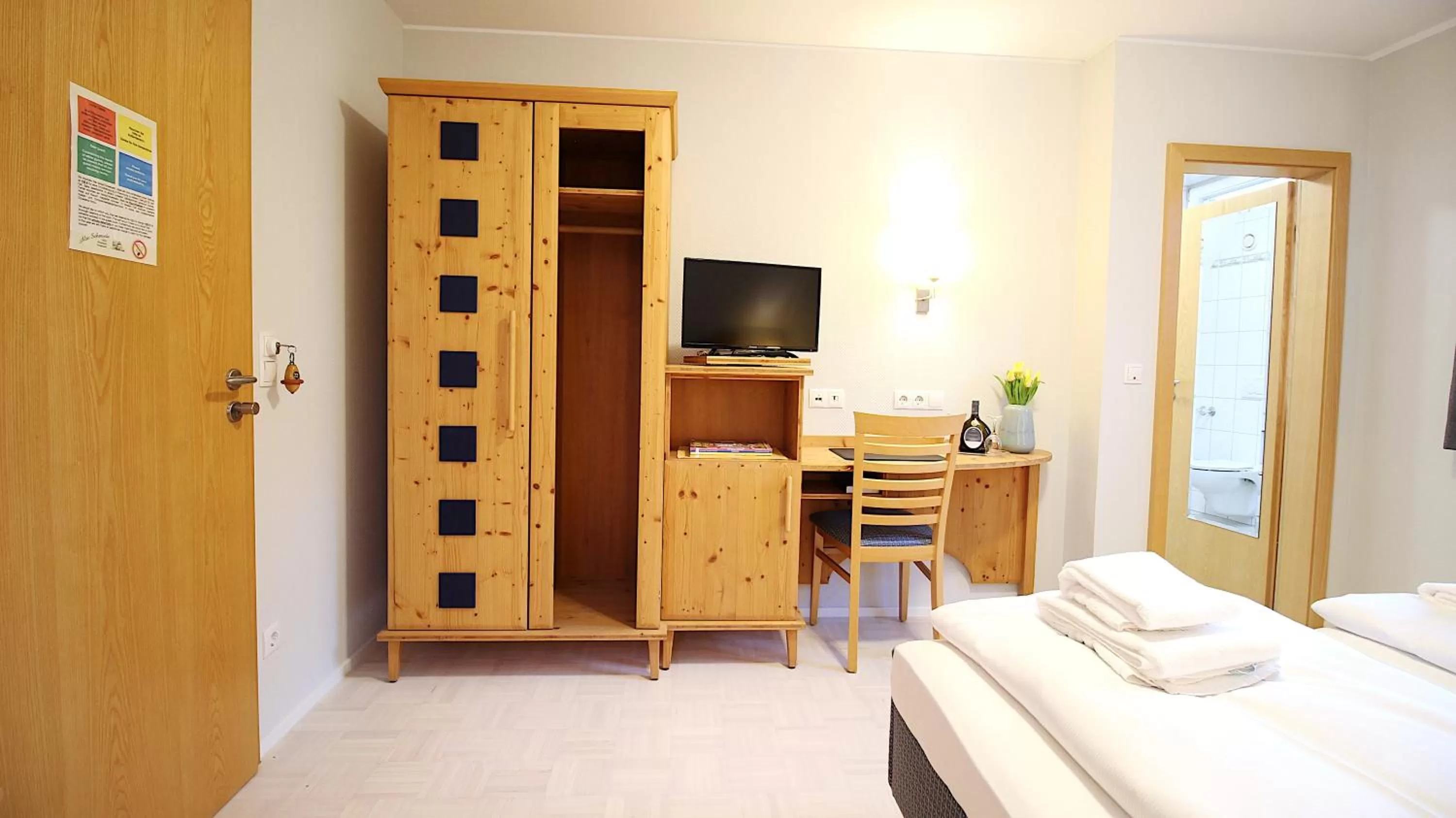 hair dresser, Bed in Aparthotel Alte Schmiede Dettelbach