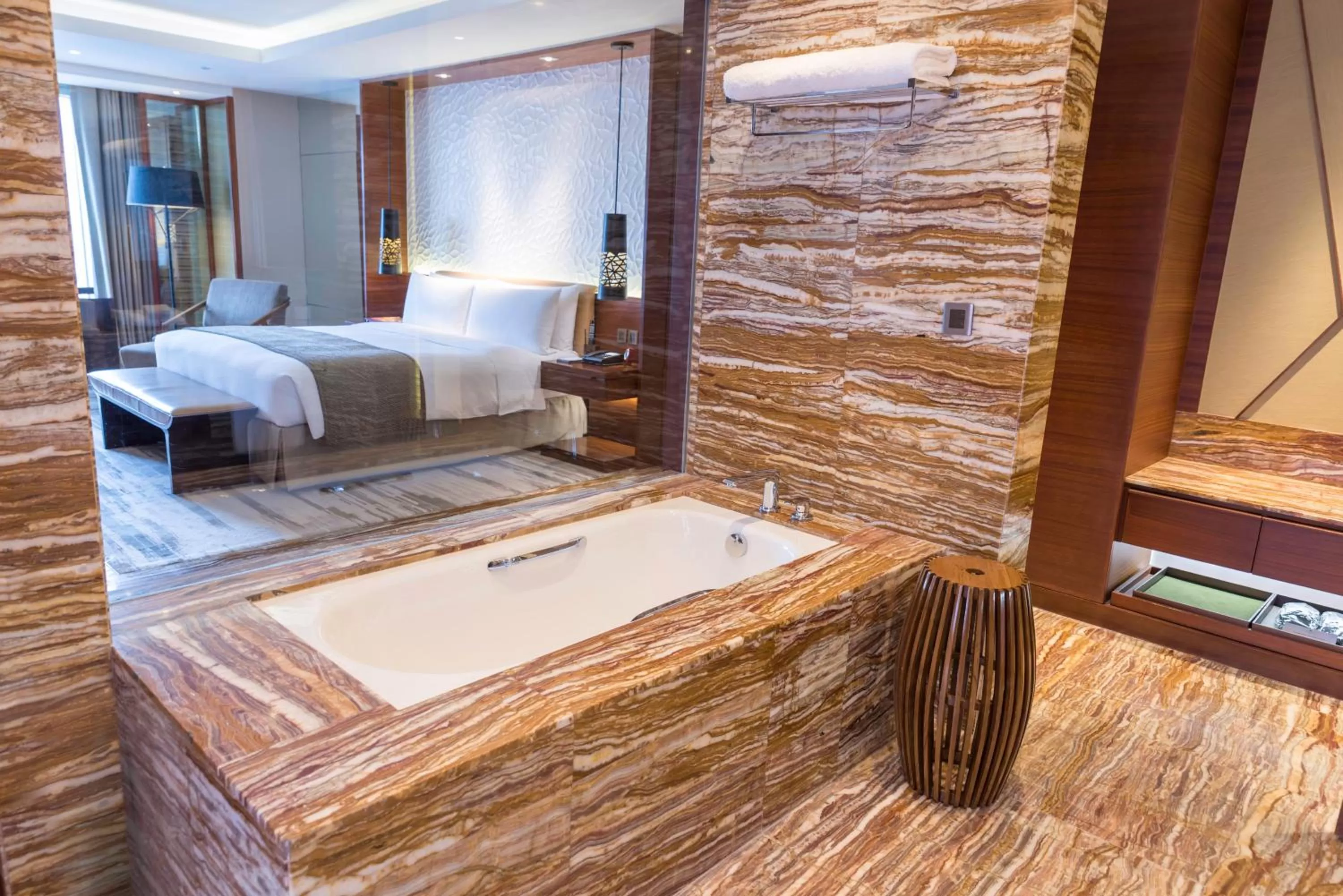 Bathroom, Bed in Marco Polo Ortigas Manila