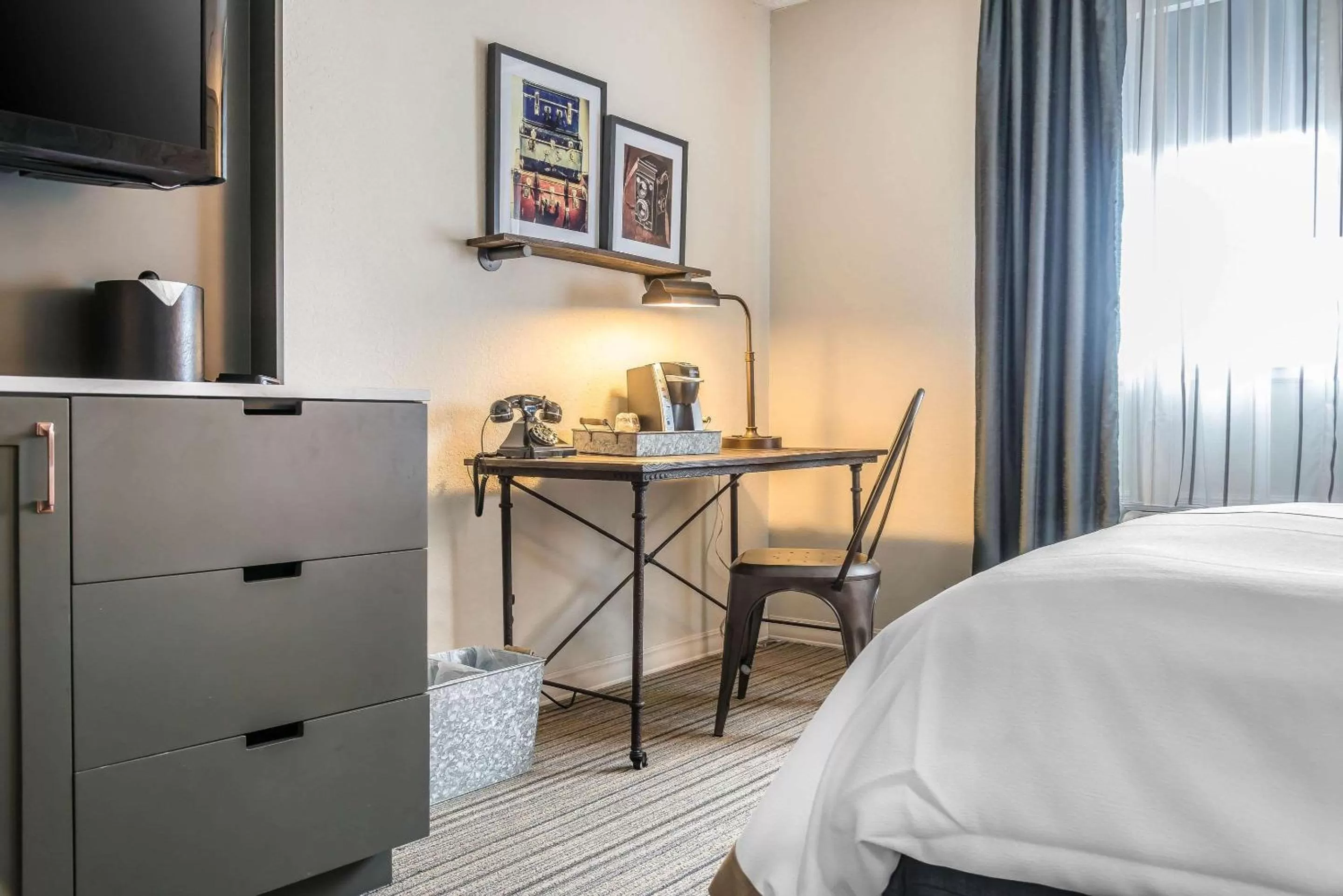 Photo of the whole room, Bed in enVision Hotel Saint Paul South