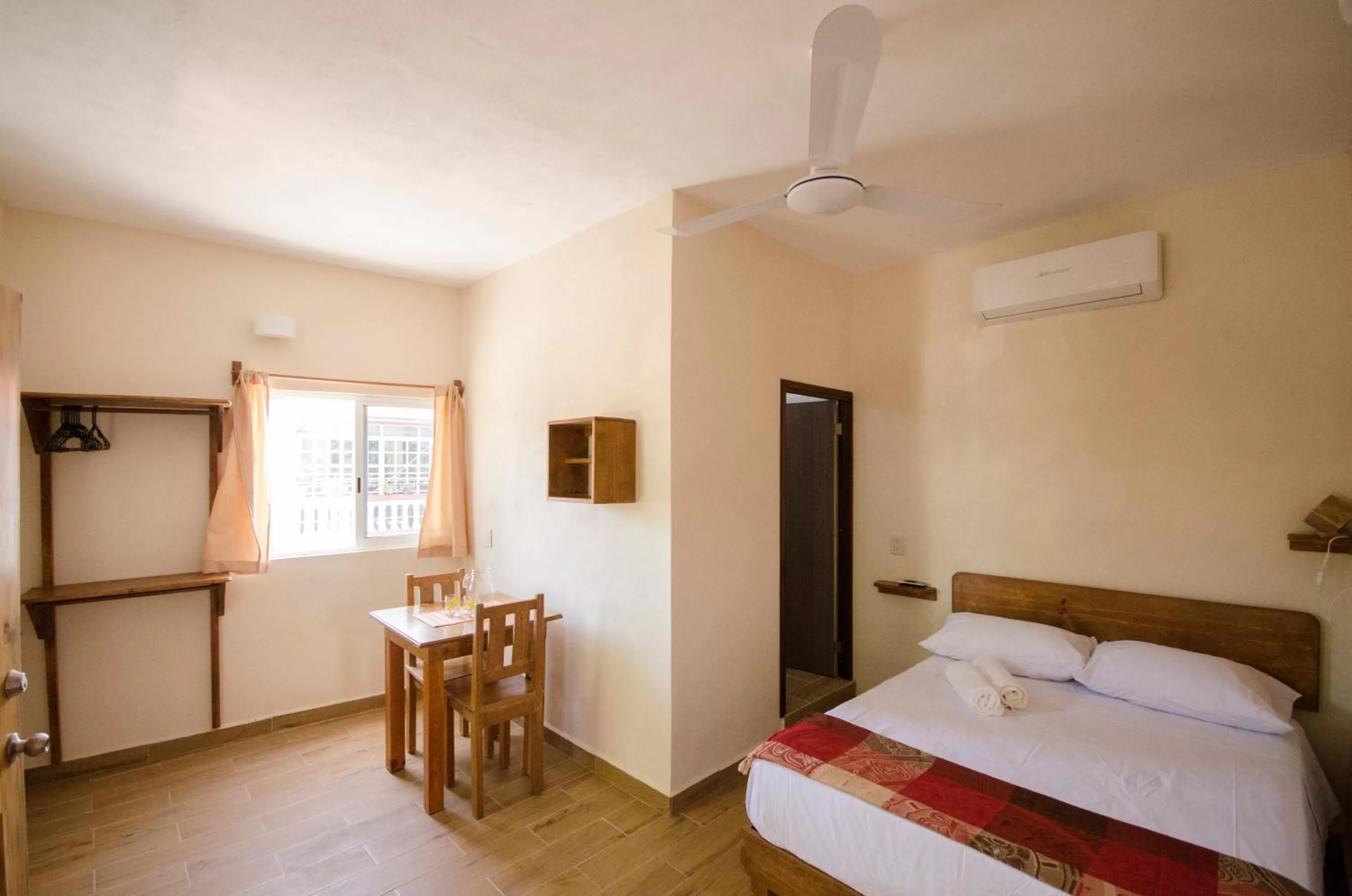 Photo of the whole room, Bed in Casa Almendro
