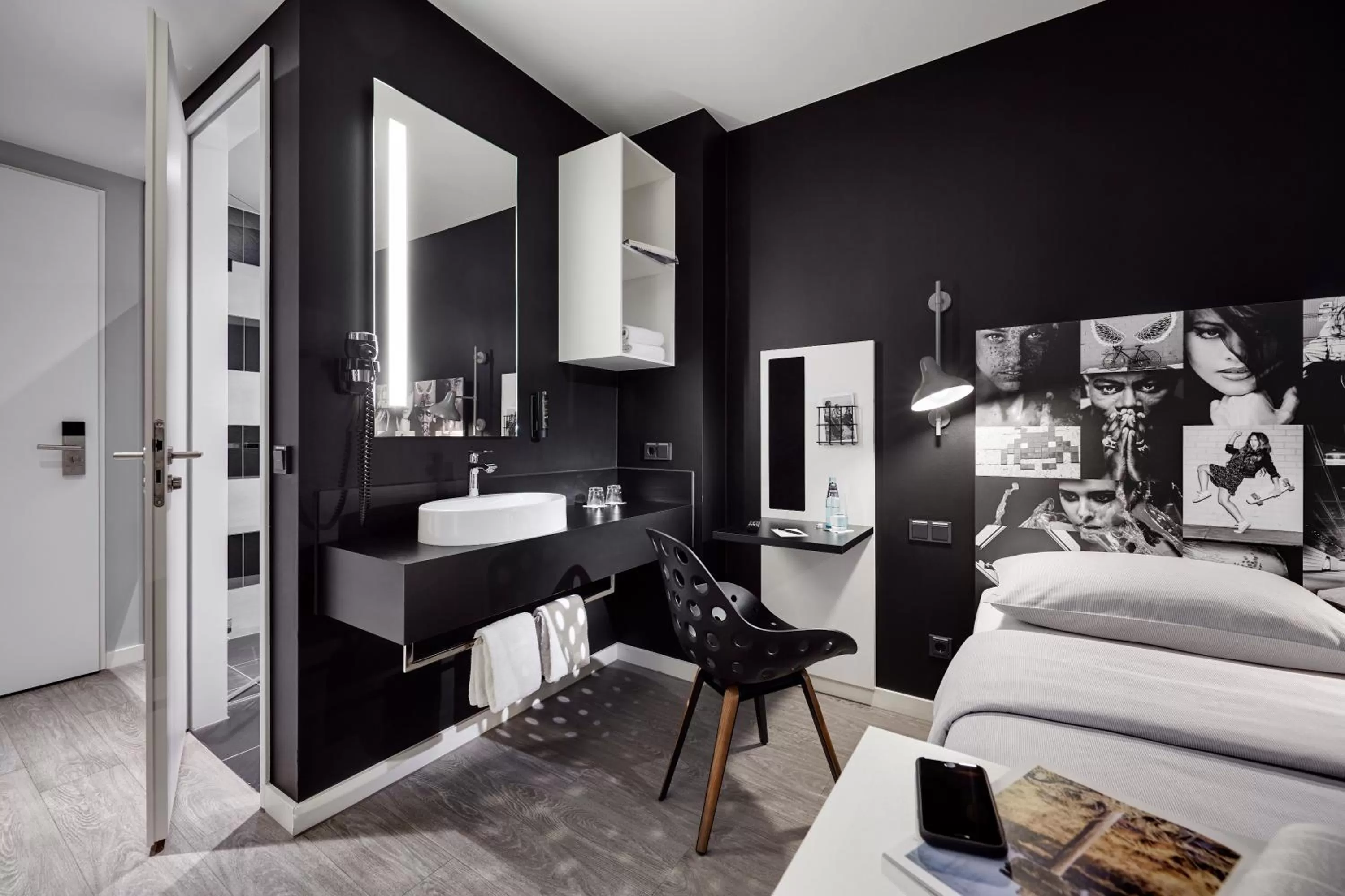 Photo of the whole room, Bed in LEGERE EXPRESS Tuttlingen