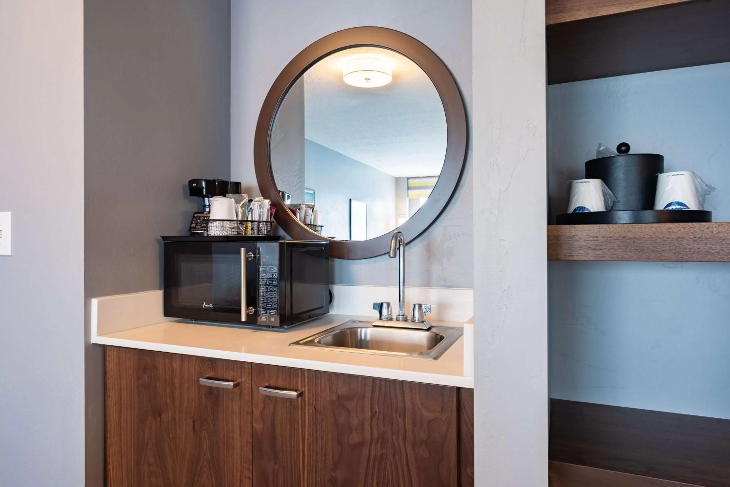 Photo of the whole room in Hampton Inn & Suites Salt Lake City Airport