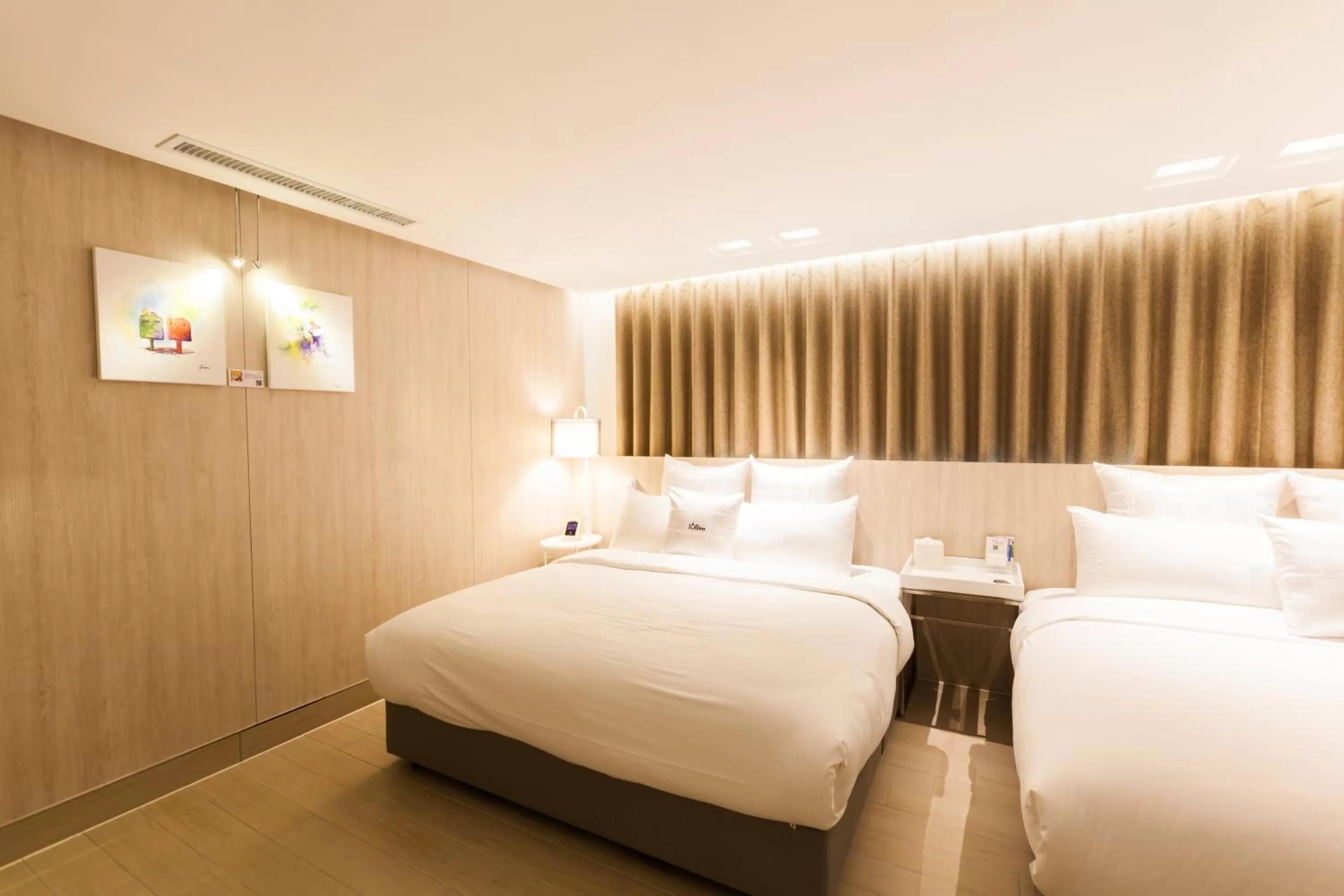 Bed in Six Star Motel-Taoyuan