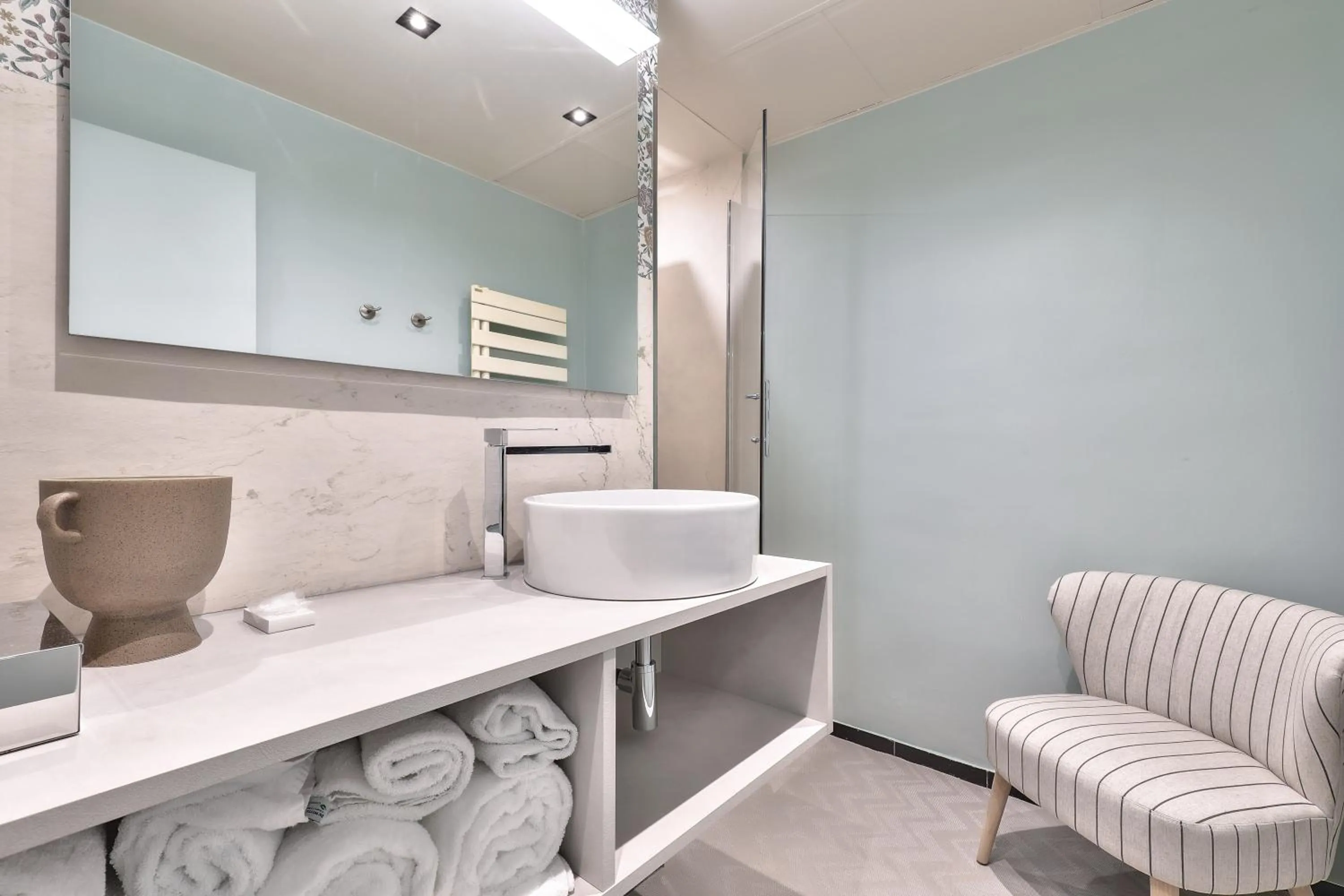 Bathroom in Hotel 33 Marbeuf