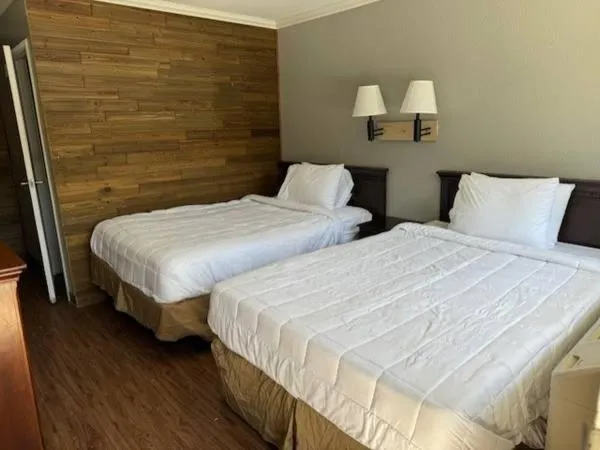 Bed in Capital O Hotel Richmond Hill/Savannah area I-95