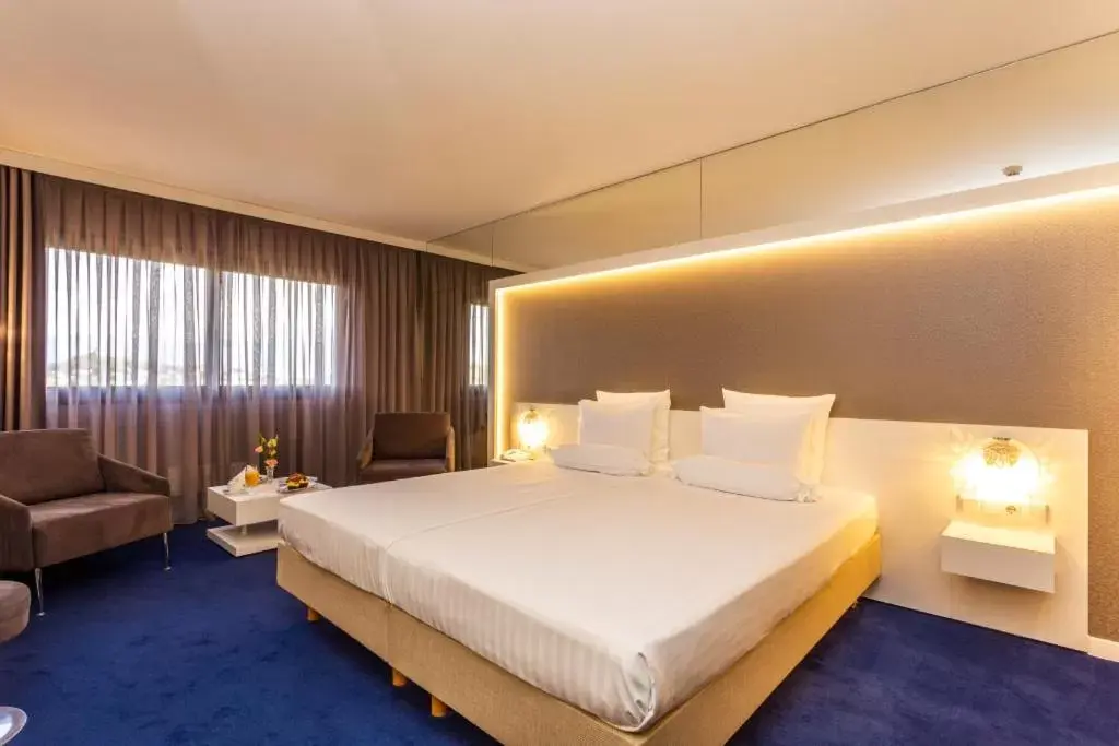 Deluxe Double or Twin Room, Fitness and Pool Included in Grand Hotel Plovdiv Deluxe Double or Twin Room, Fitness and Pool Included in Grand Hotel Plovdiv